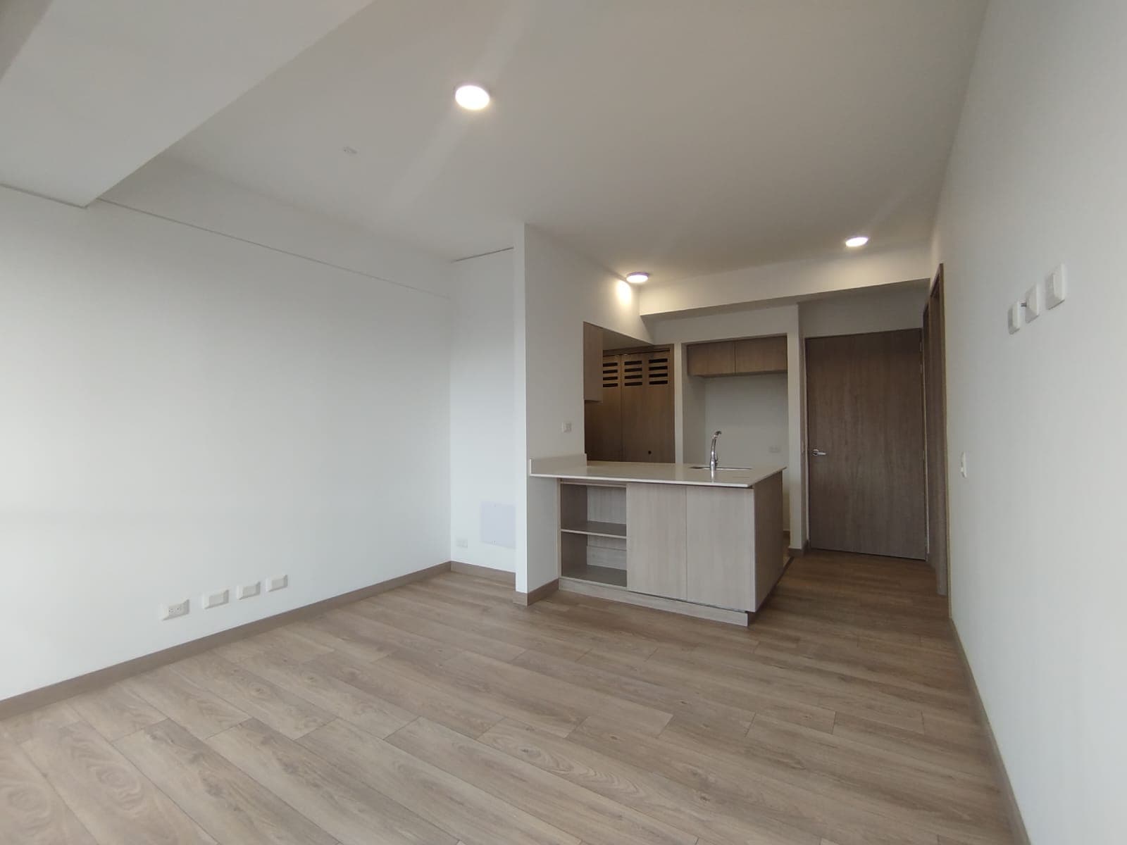Apartaestudio en arriendo en El Porvenir Rio Negro, Rionegro — foto 1 de 13