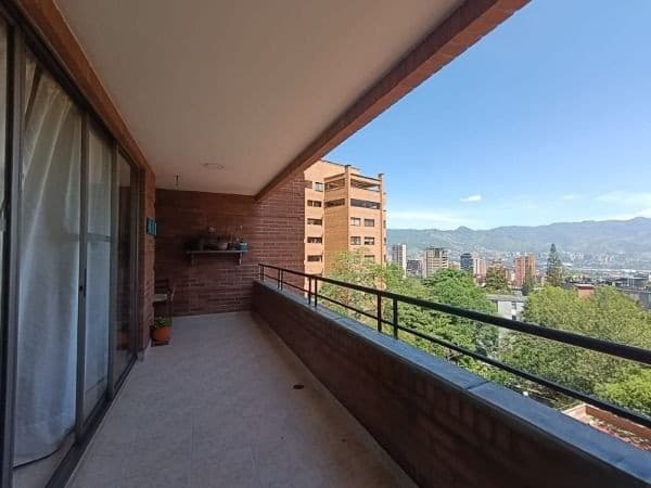 Apartamento en arriendo en El Tesoro, El Poblado, Medellín — foto 1 de 18
