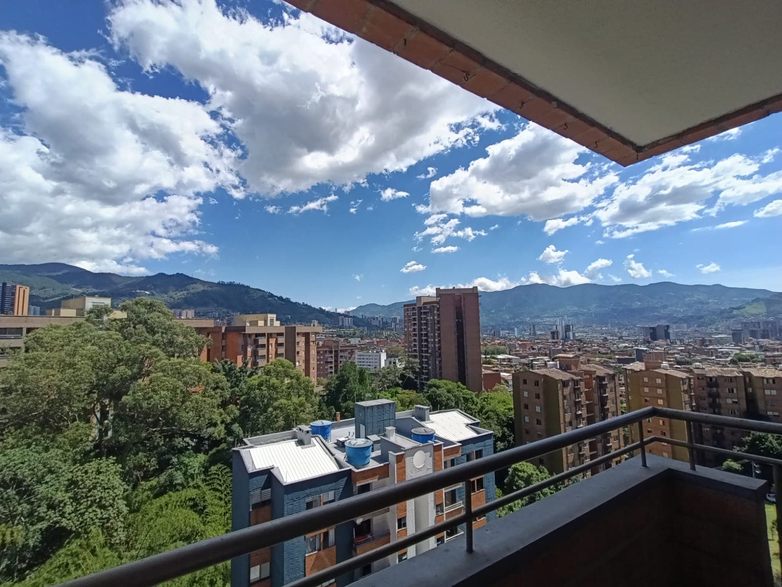 Apartamento en arriendo en Las Cometas, Envigado — foto 1 de 20