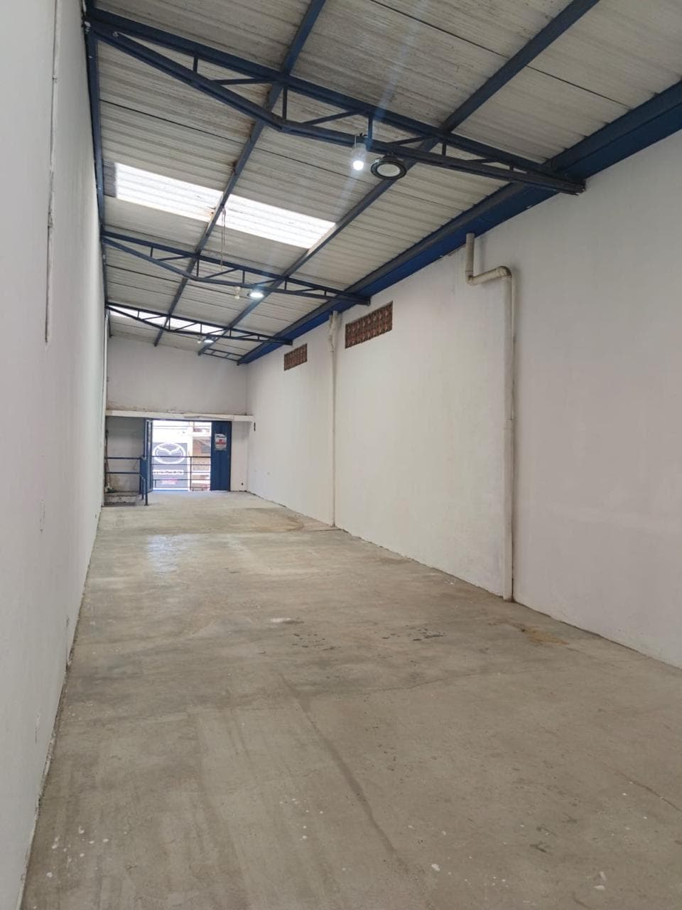 Bodega en arriendo en Naranjal, Laureles, Medellín — foto 1 de 7