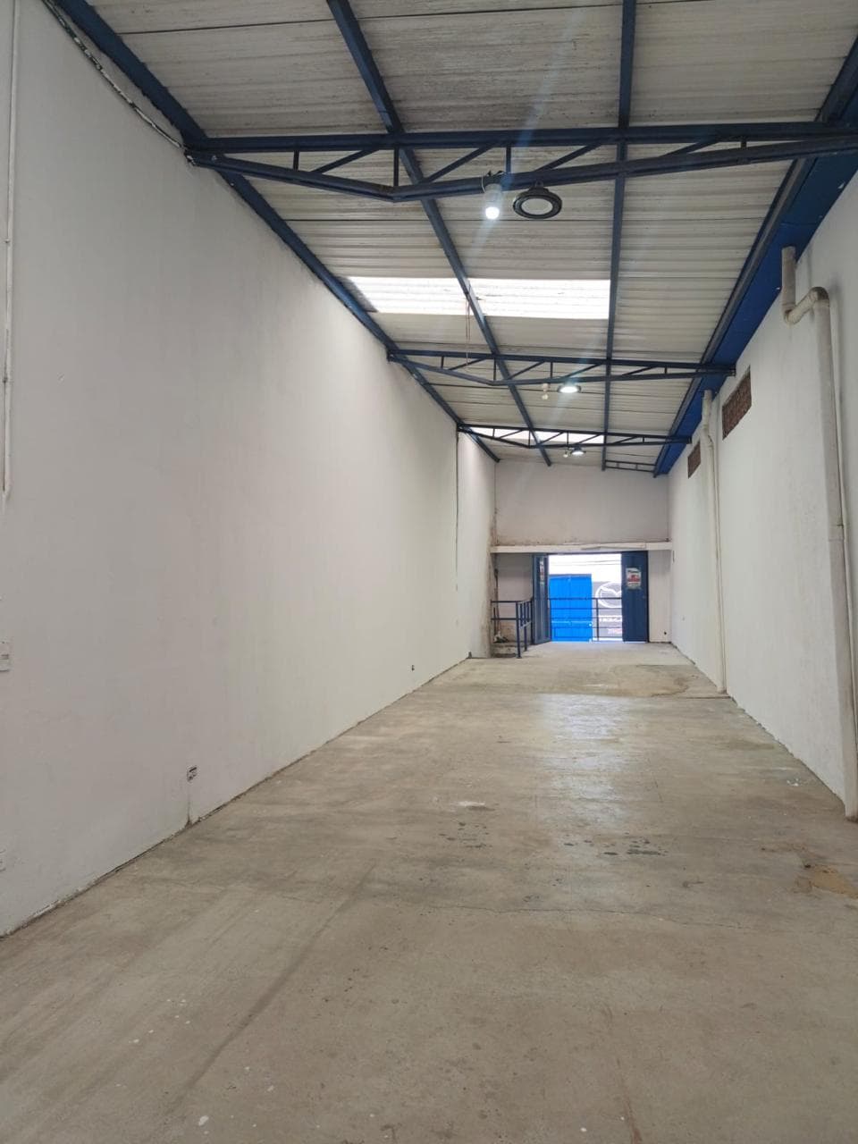 Bodega en arriendo en Naranjal, Laureles, Medellín — foto 2 de 7