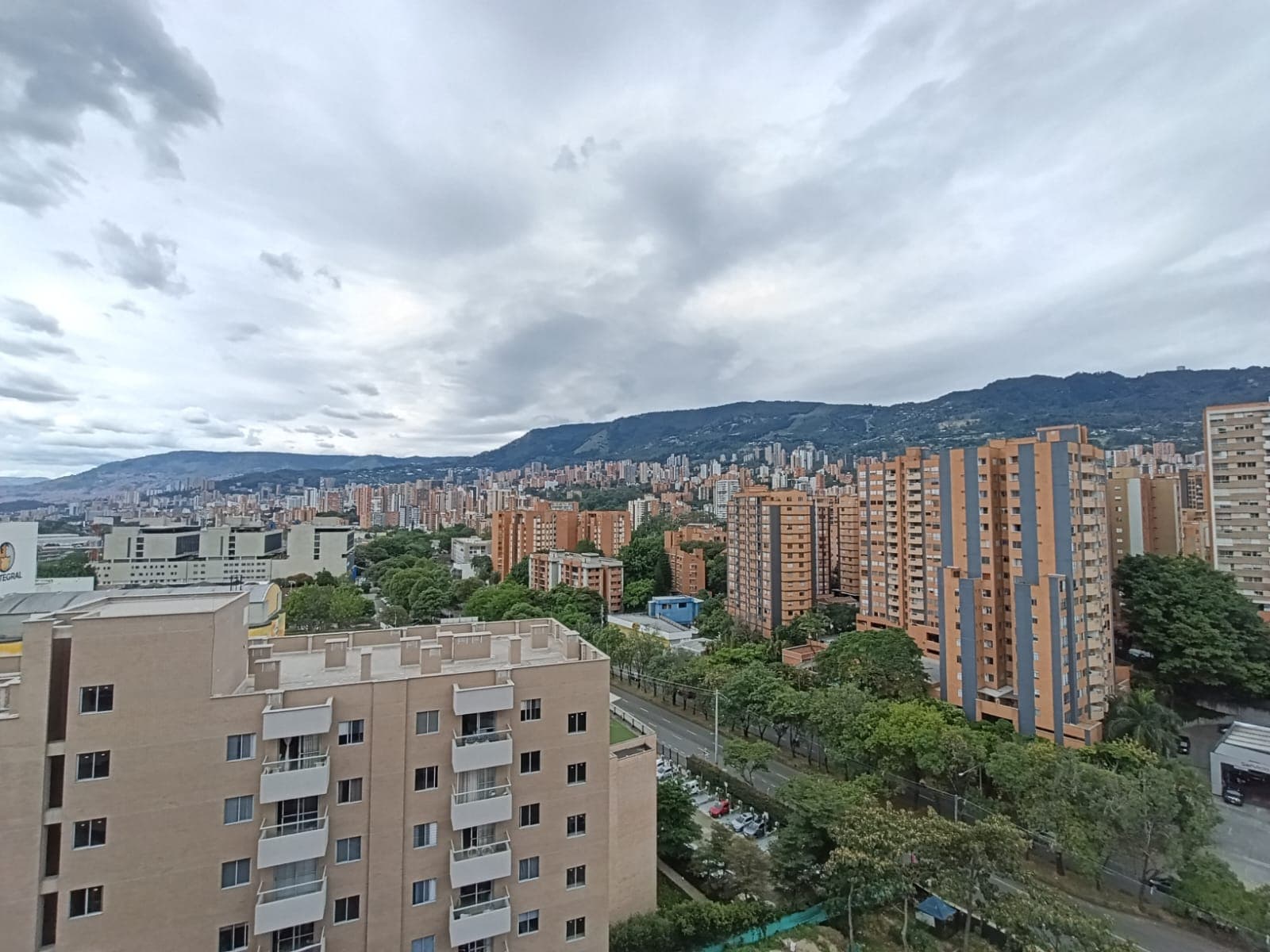 Apartamento en arriendo en Jardines, Envigado — foto 1 de 20