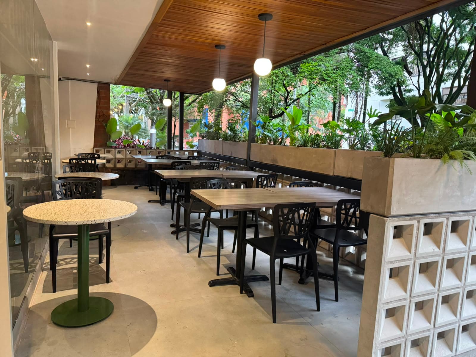 Local en arriendo en Laureles, Medellín — foto 1 de 8