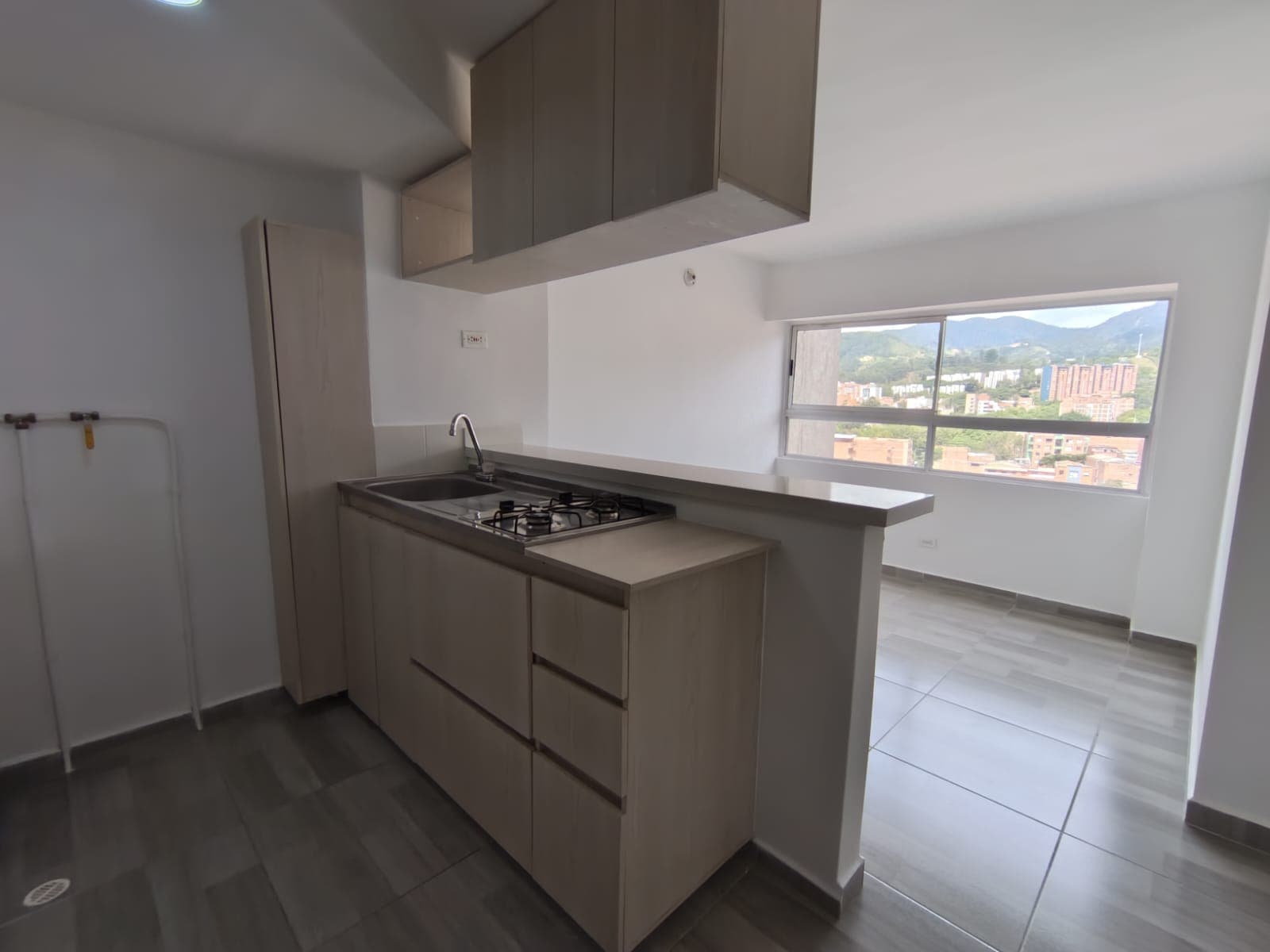 Apartamento en arriendo en Barrio Cristóbal, La America, Medellín — foto 2 de 10