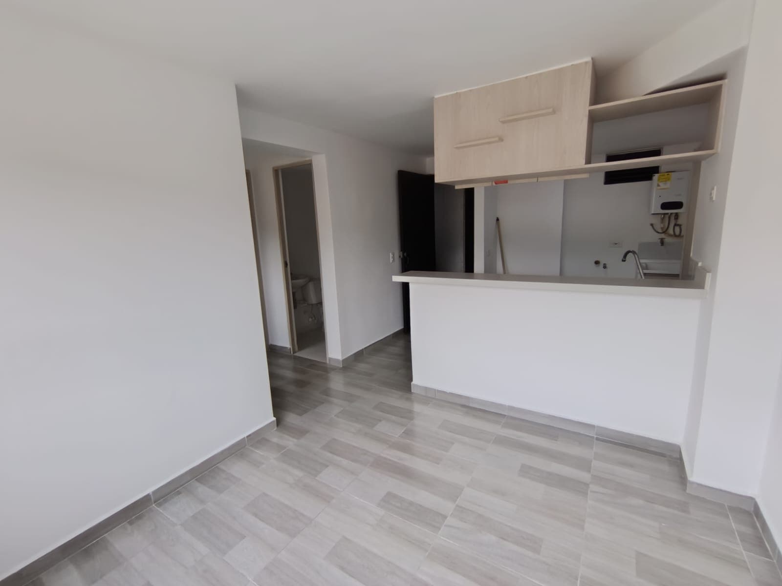 Apartamento en arriendo en Barrio Cristóbal, La America, Medellín — foto 3 de 10