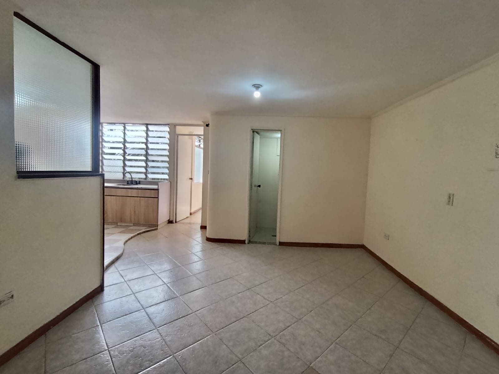 Apartaestudio en arriendo en Conquistadores, Laureles, Medellín — foto 1 de 15