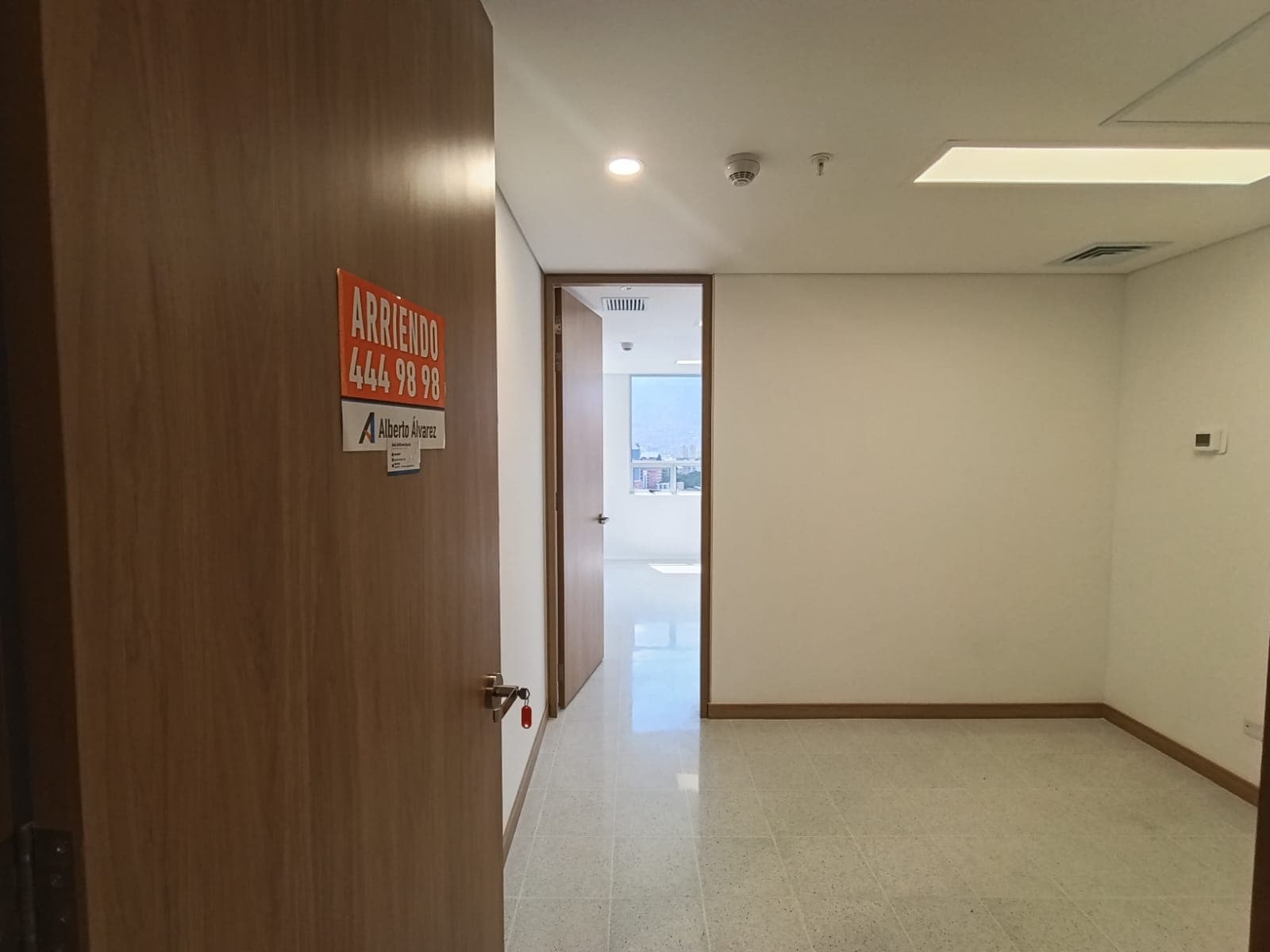 Consultorio en arriendo en Los Pinos, La America, Medellín — foto 2 de 15