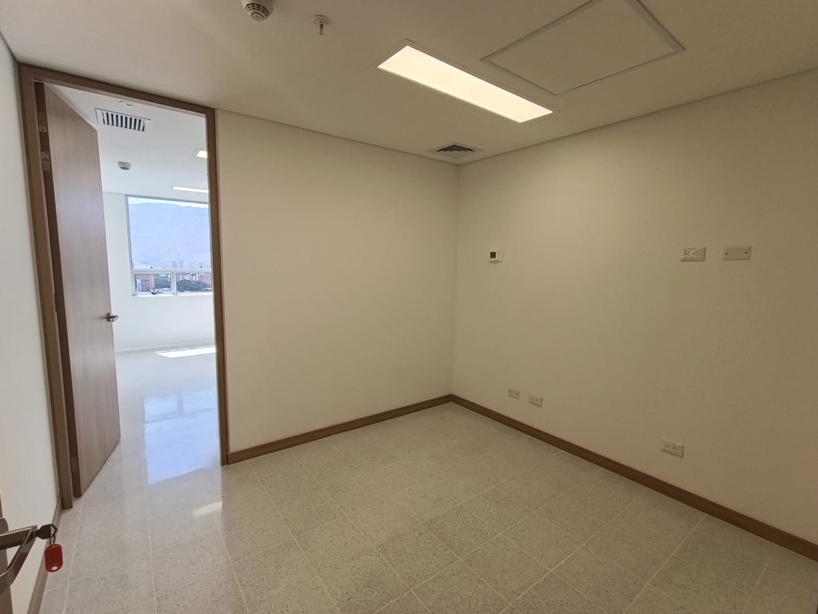 Consultorio en arriendo en Los Pinos, La America, Medellín — foto 3 de 15
