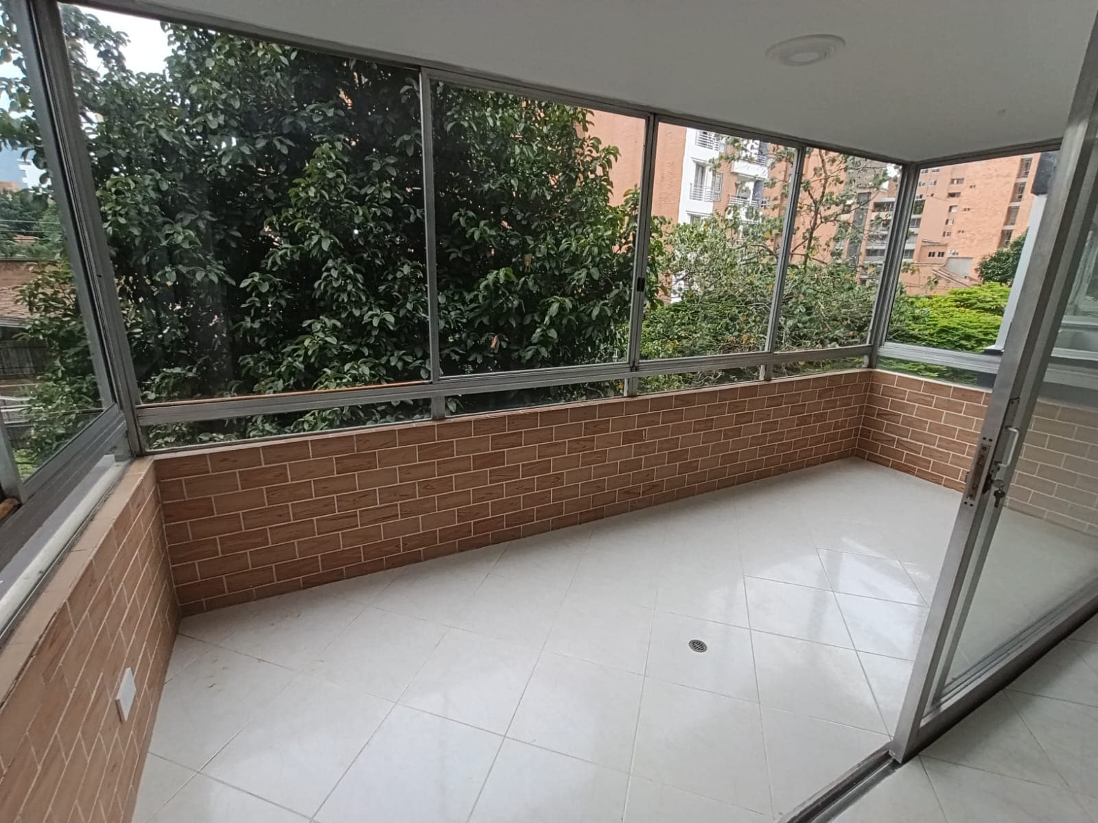 Apartamento en arriendo en Laureles, Medellín — foto 3 de 16