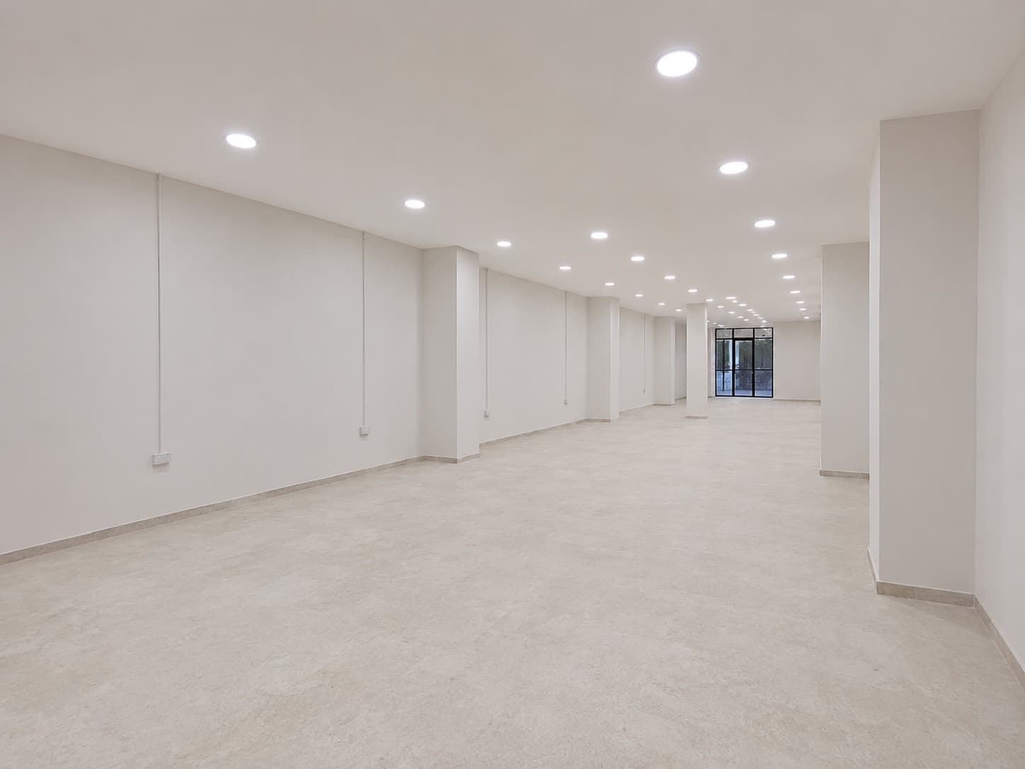 Bodega en arriendo en Laureles, Medellín — foto 1 de 16