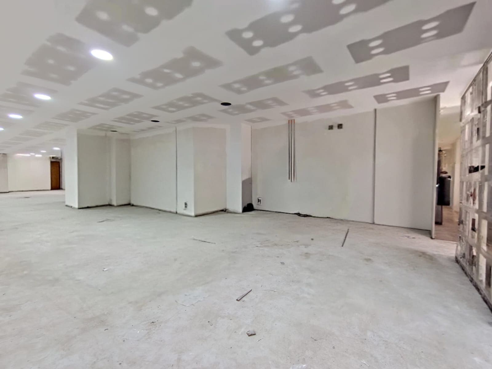 Bodega en arriendo en Laureles, Medellín — foto 2 de 16