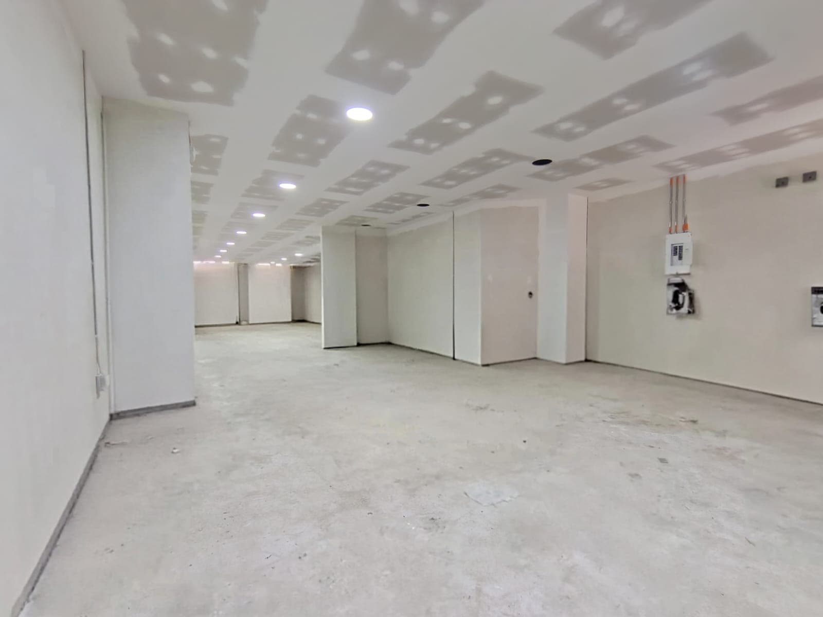 Bodega en arriendo en Laureles, Medellín — foto 3 de 16