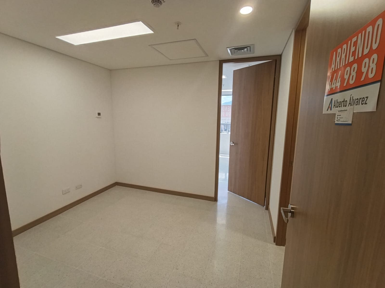 Consultorio en arriendo en Los Pinos, La America, Medellín — foto 2 de 13