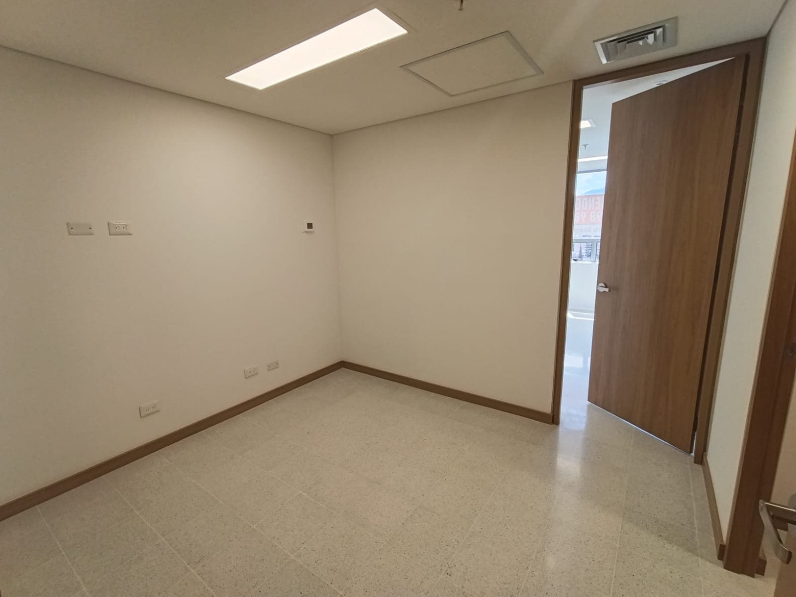 Consultorio en arriendo en Los Pinos, La America, Medellín — foto 3 de 13