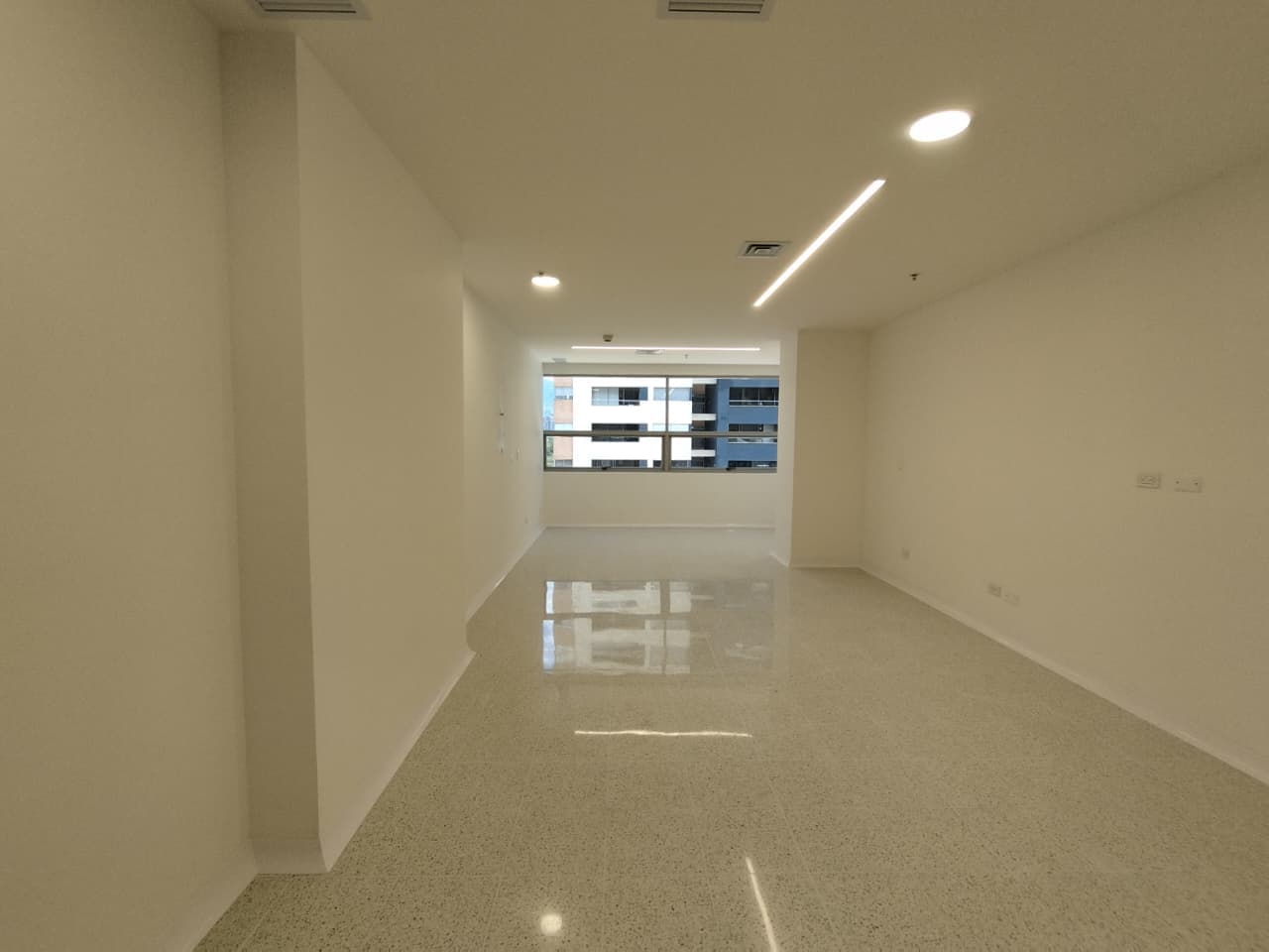 Consultorio en arriendo en Ciudad Del Rio, El Poblado, Medellín — foto 1 de 9