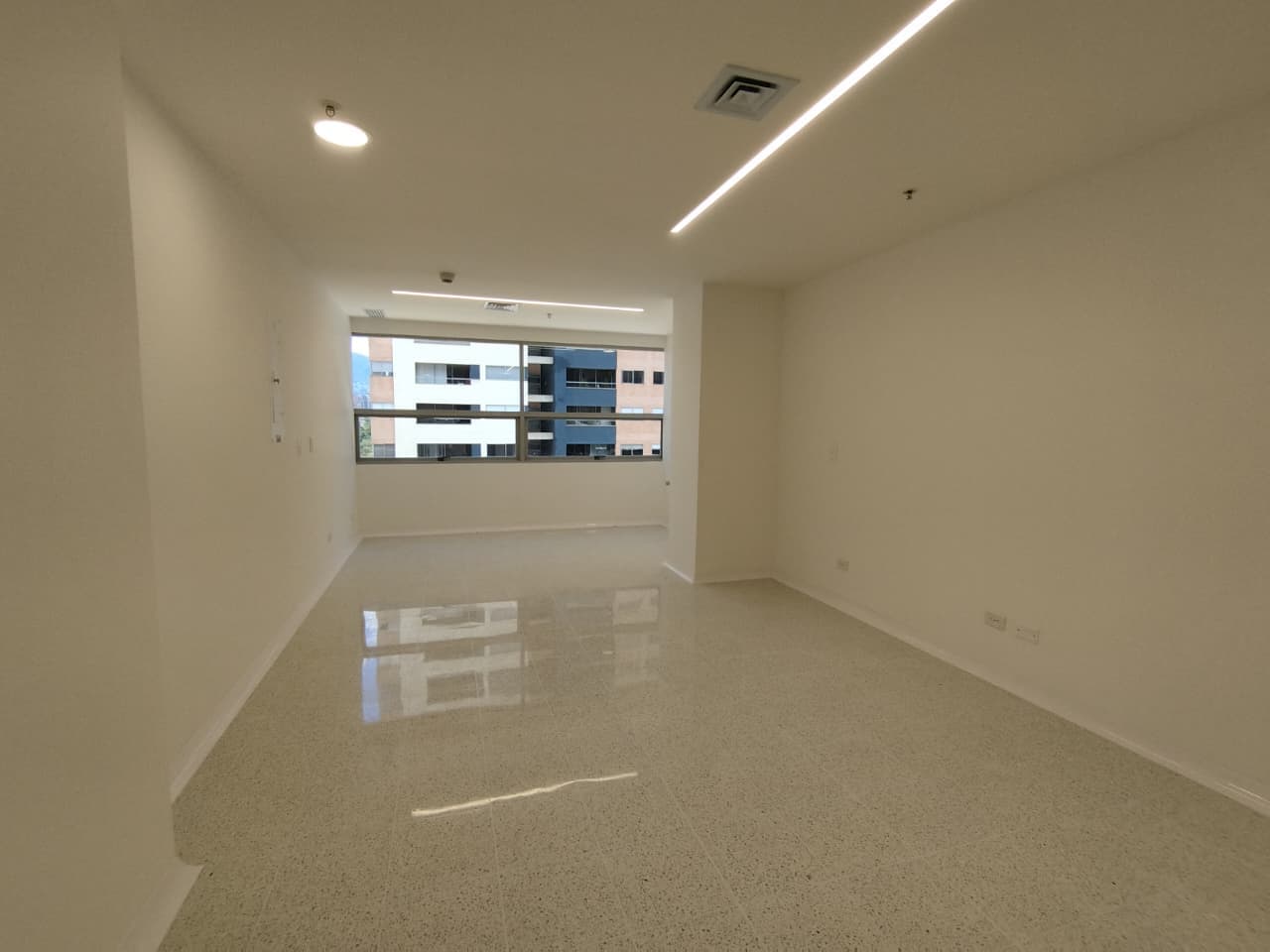 Consultorio en arriendo en Ciudad Del Rio, El Poblado, Medellín — foto 3 de 9