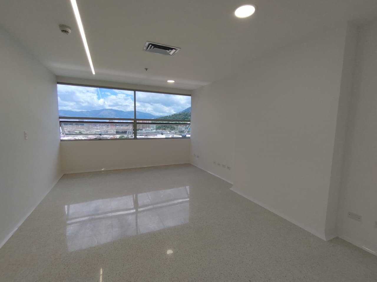 Consultorio en arriendo en Ciudad Del Rio, El Poblado, Medellín — foto 5 de 9