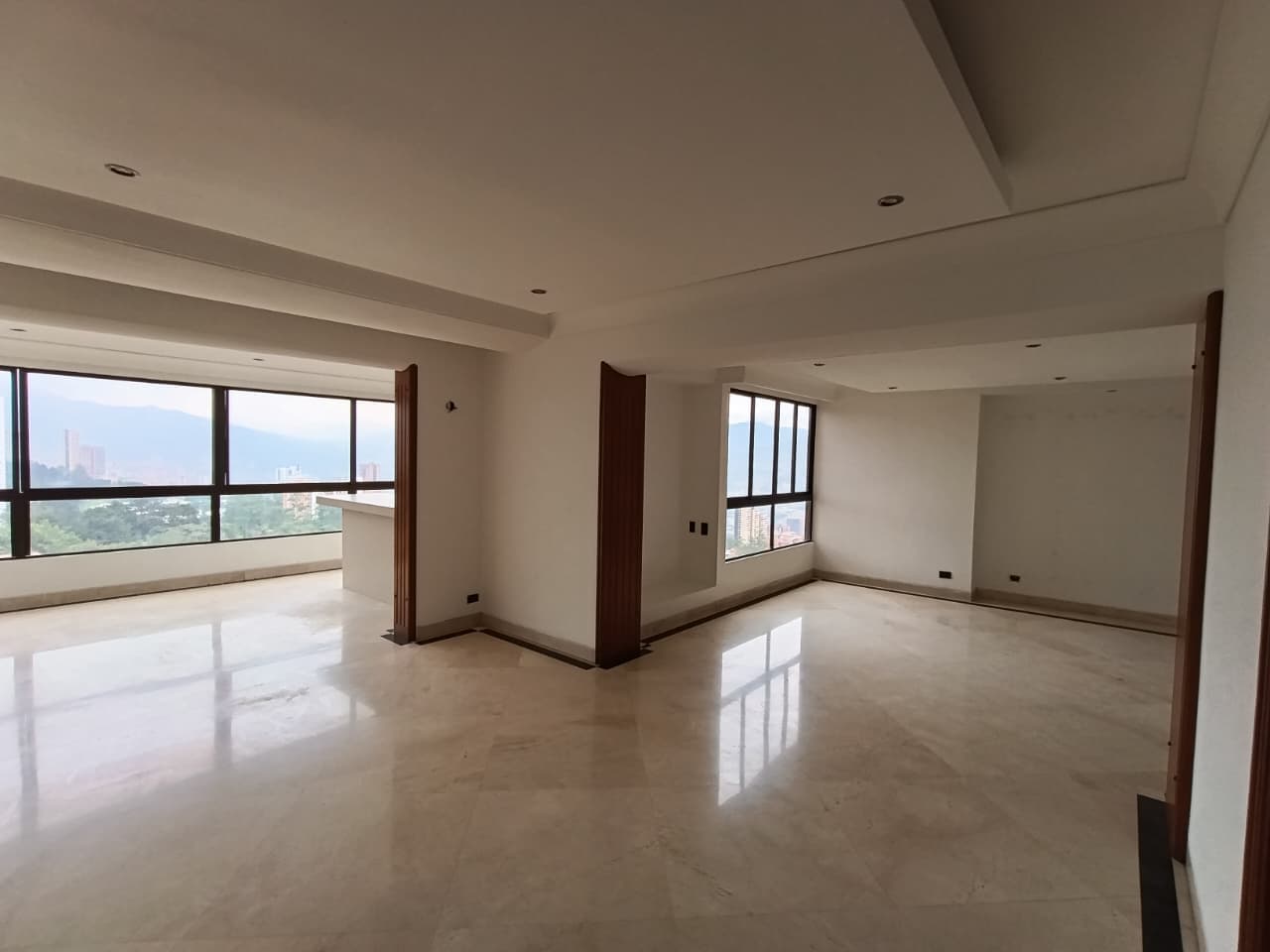Apartamento en arriendo en El Tesoro, El Poblado, Medellín — foto 1 de 20