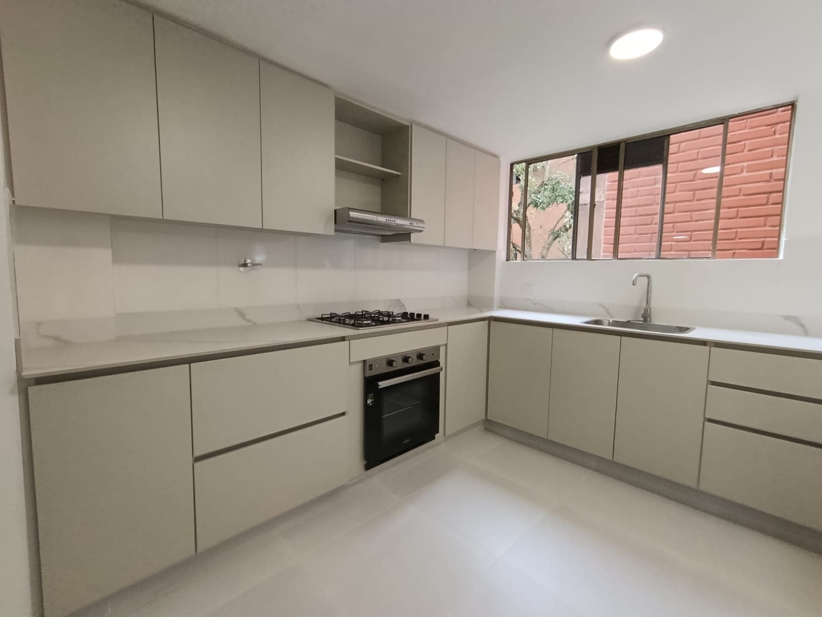 Apartamento en arriendo en San Lucas, El Poblado, Medellín — foto 4 de 14