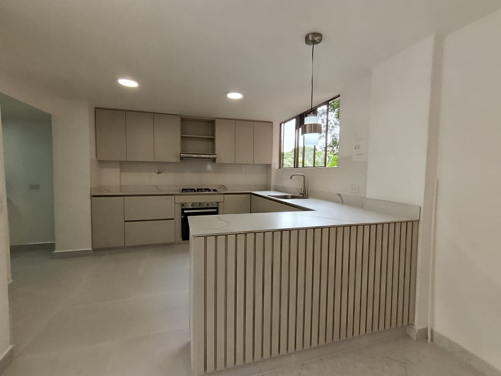 Apartamento en arriendo en San Lucas, El Poblado, Medellín — foto 5 de 14