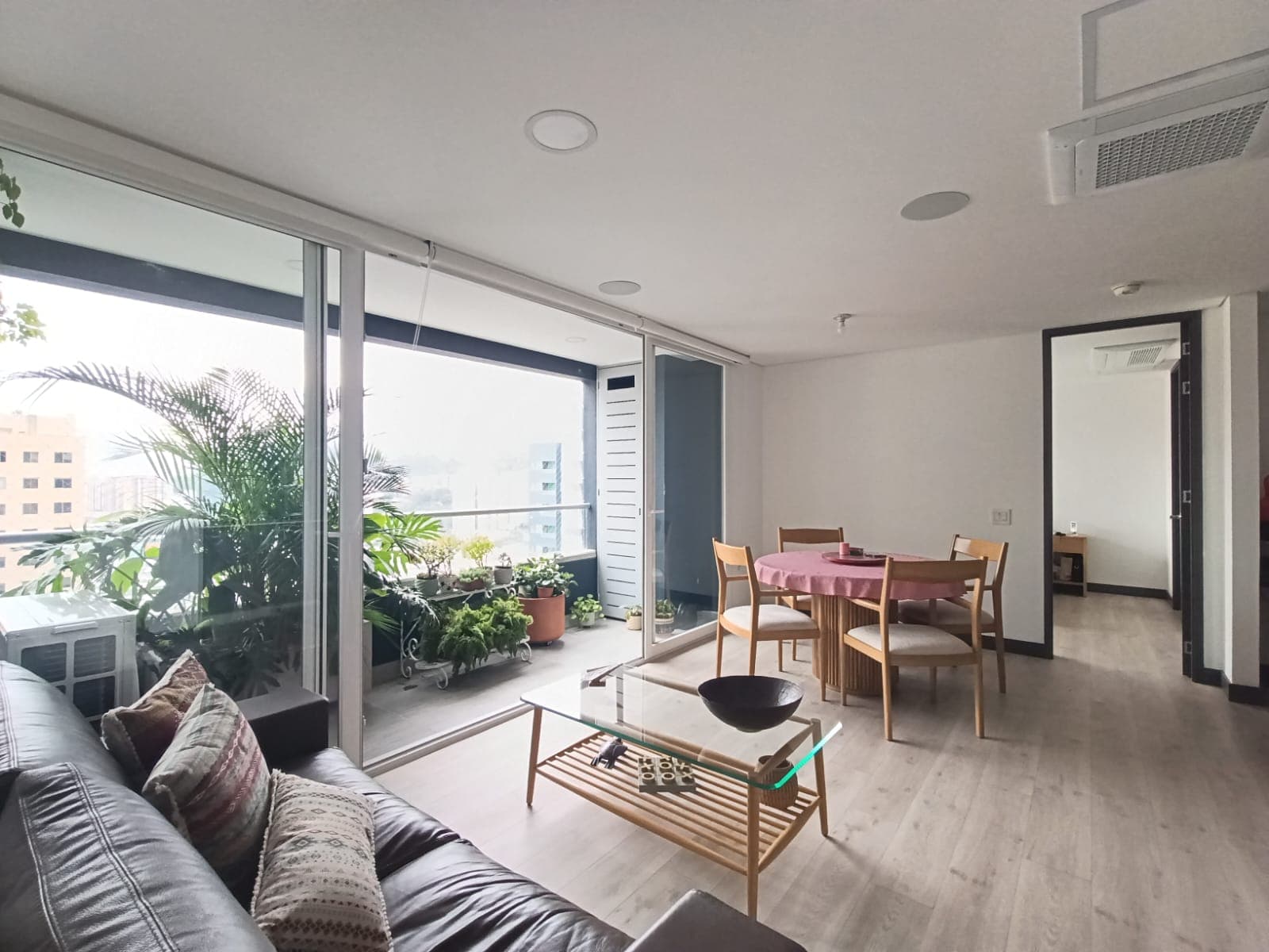 Apartamento en arriendo en Ciudad Del Rio, El Poblado, Medellín — foto 1 de 14
