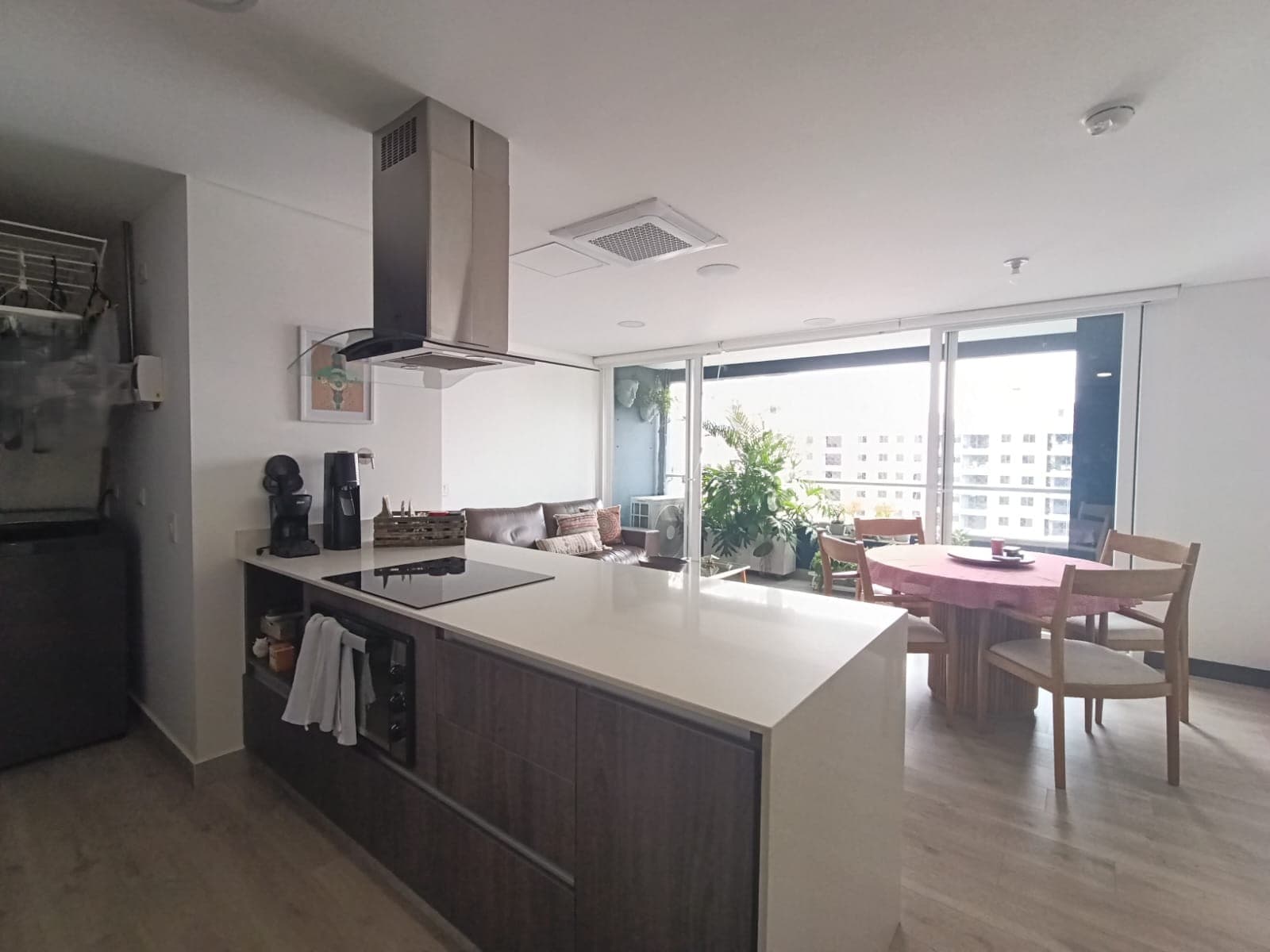 Apartamento en arriendo en Ciudad Del Rio, El Poblado, Medellín — foto 2 de 14