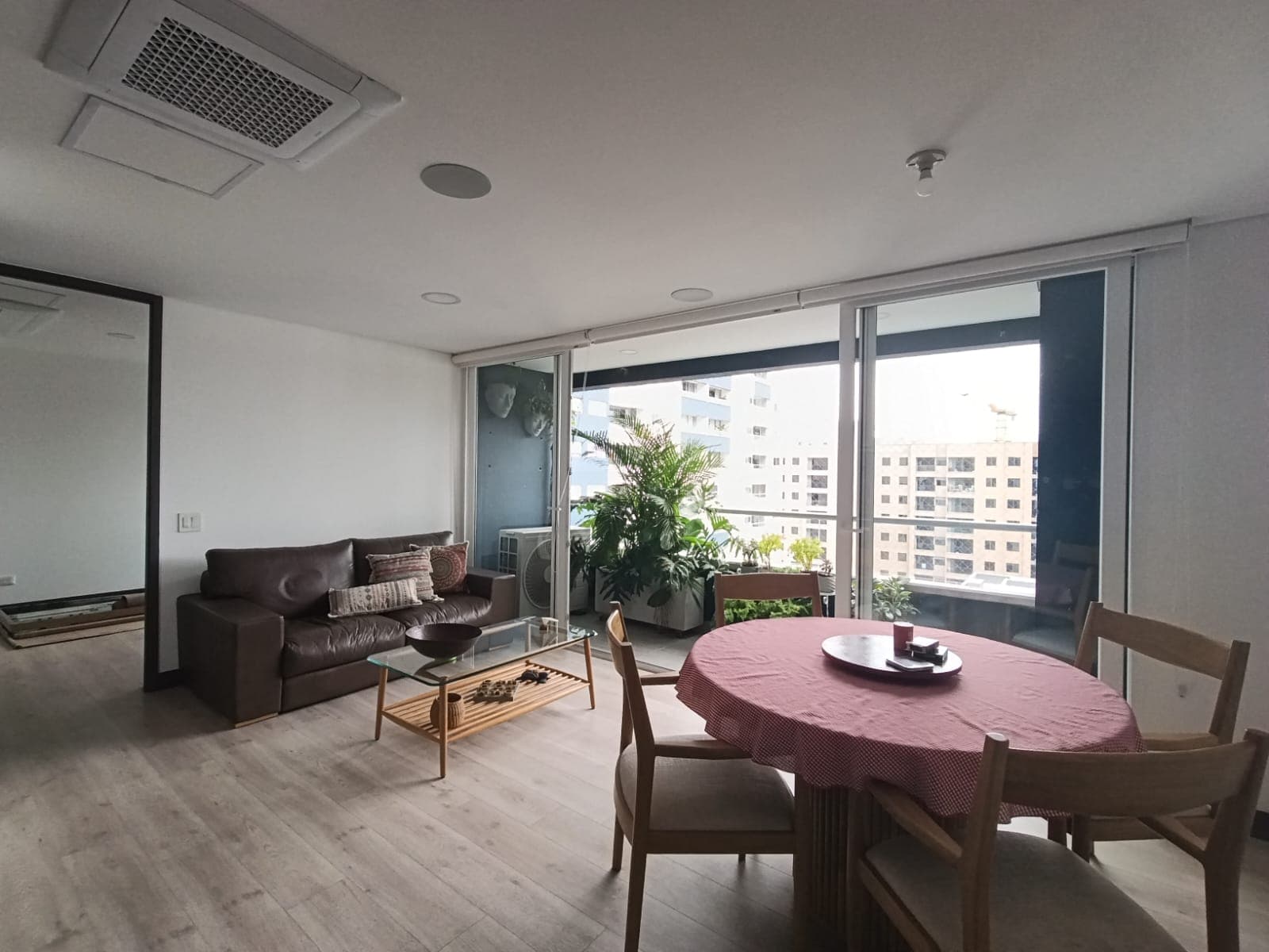 Apartamento en arriendo en Ciudad Del Rio, El Poblado, Medellín — foto 4 de 14
