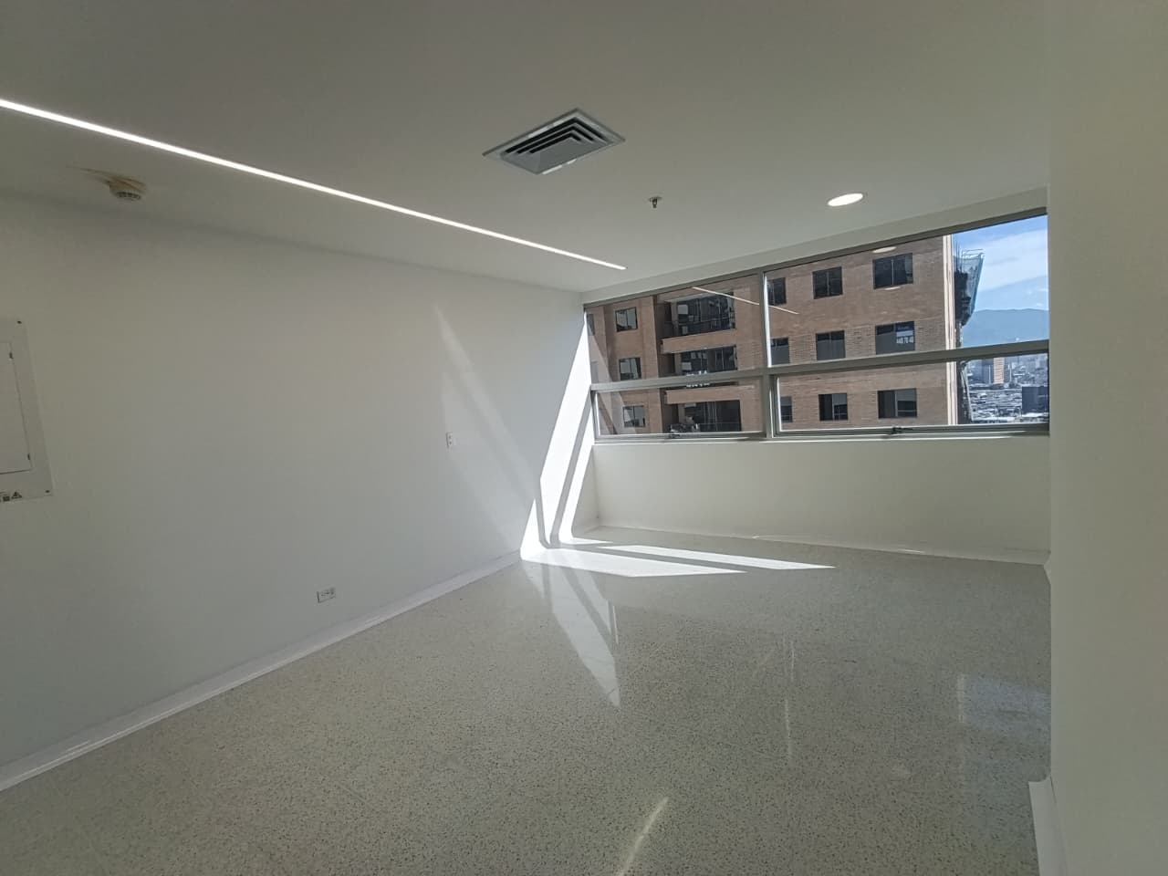 Consultorio en arriendo en Ciudad Del Rio, El Poblado, Medellín — foto 4 de 10