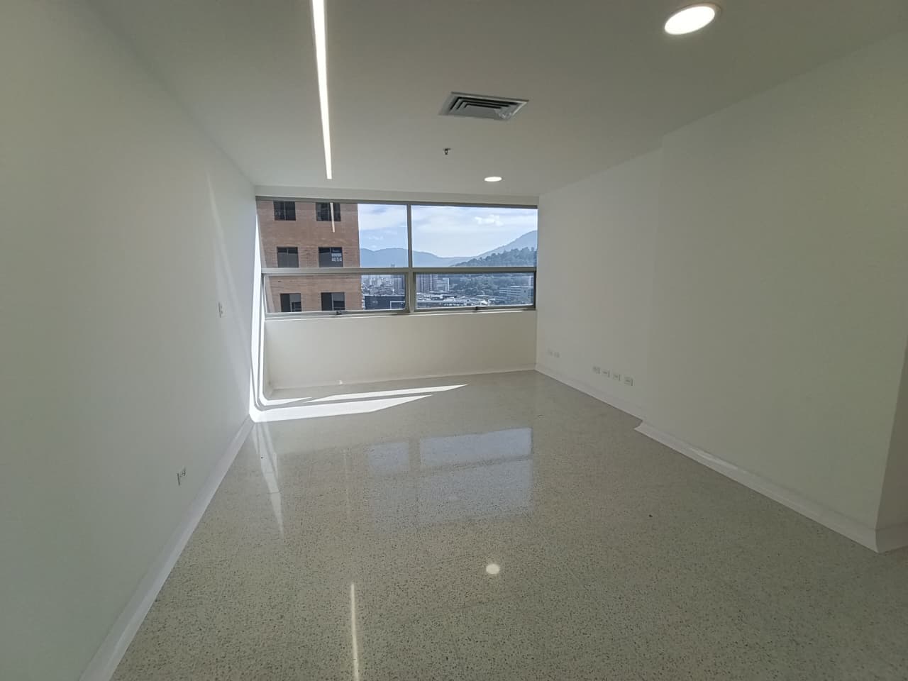 Consultorio en arriendo en Ciudad Del Rio, El Poblado, Medellín — foto 5 de 10