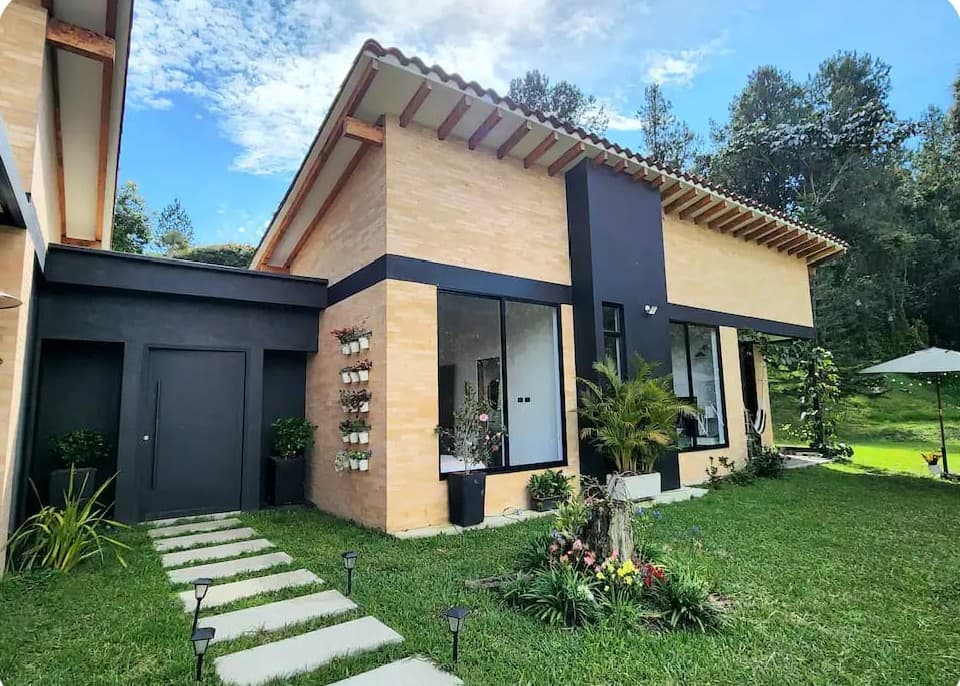 Casa Campestre en arriendo en Alto De Palmas, Envigado — foto 1 de 10