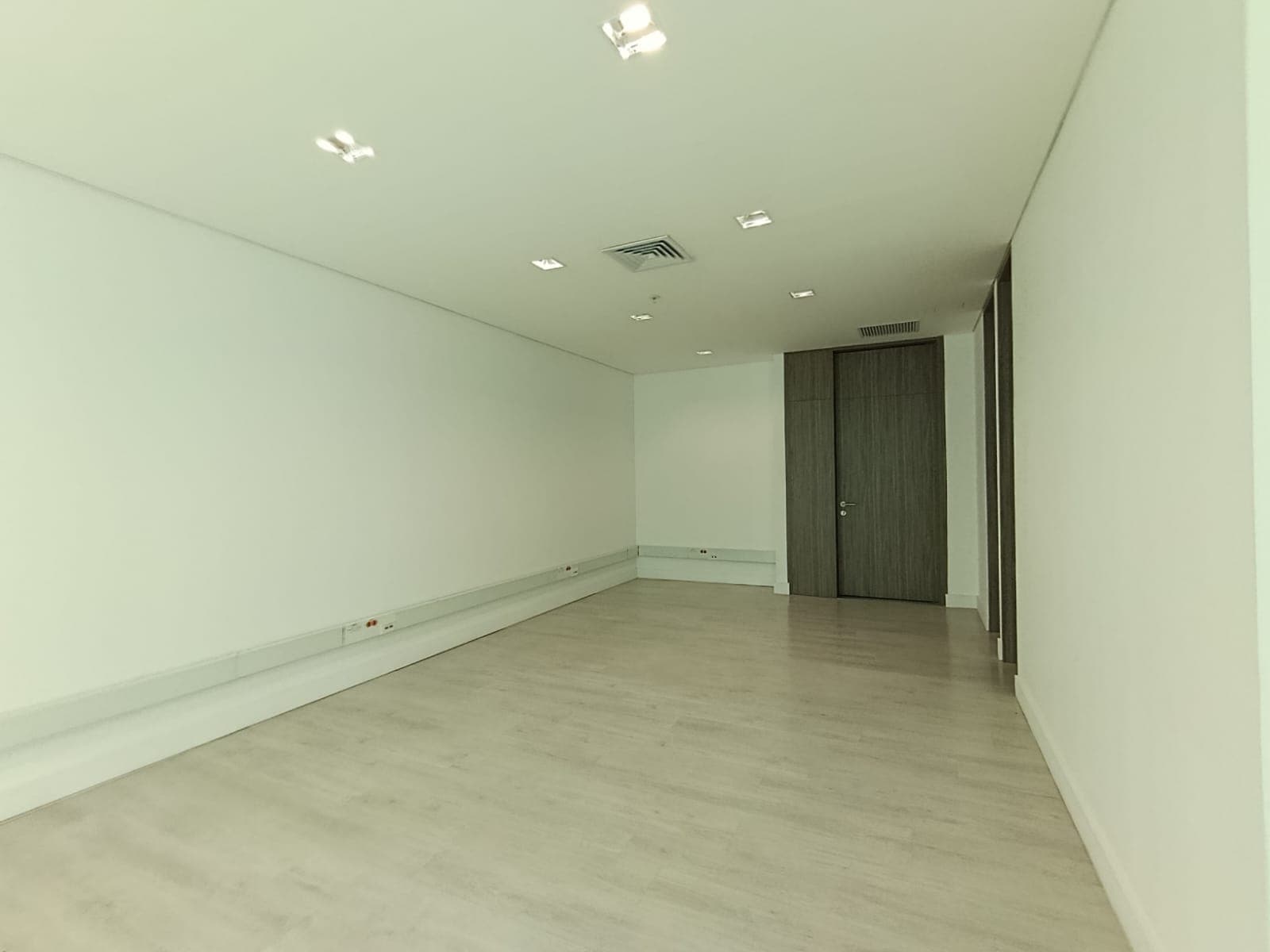 Oficina en arriendo en Milla De Oro, El Poblado, Medellín — foto 2 de 8