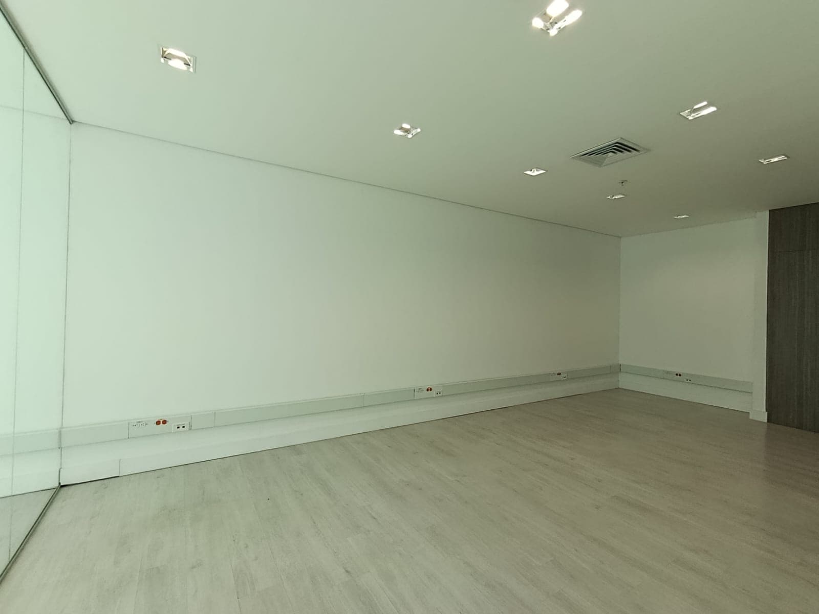 Oficina en arriendo en Milla De Oro, El Poblado, Medellín — foto 3 de 8