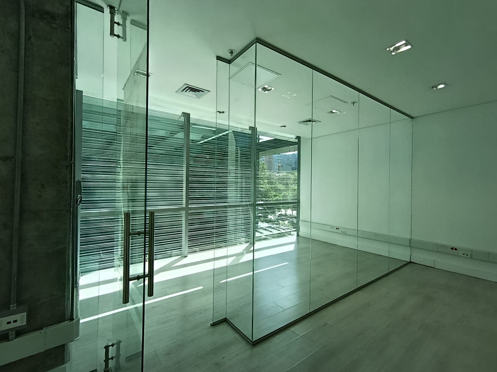Oficina en arriendo en Milla De Oro, El Poblado, Medellín — foto 5 de 8