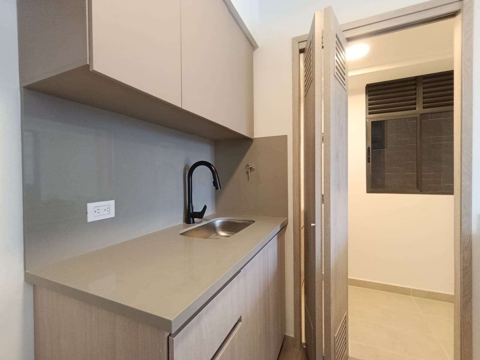 Apartamento en arriendo en Ciudad Del Rio, El Poblado, Medellín — foto 2 de 20