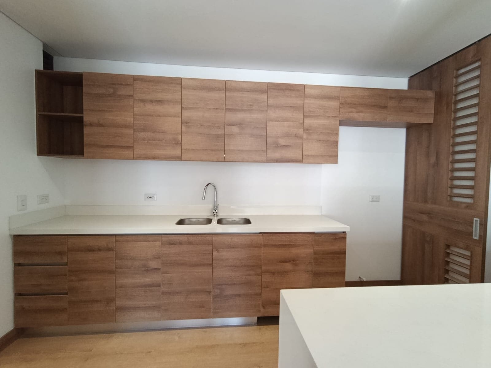 Apartamento en arriendo en Ciudad Del Rio, El Poblado, Medellín — foto 2 de 15