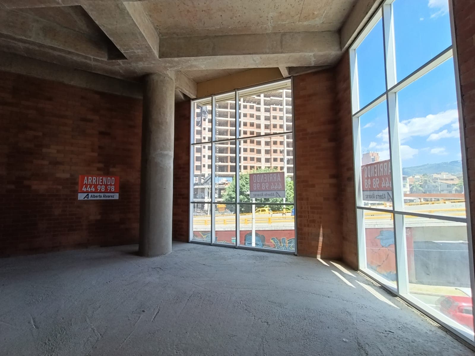 Local en arriendo en Los Pinos, La America, Medellín — foto 1 de 20