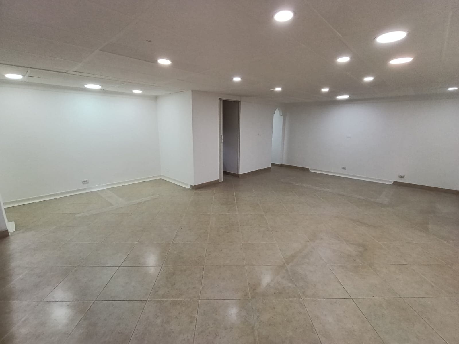 Local en arriendo en Laureles, Medellín — foto 1 de 14