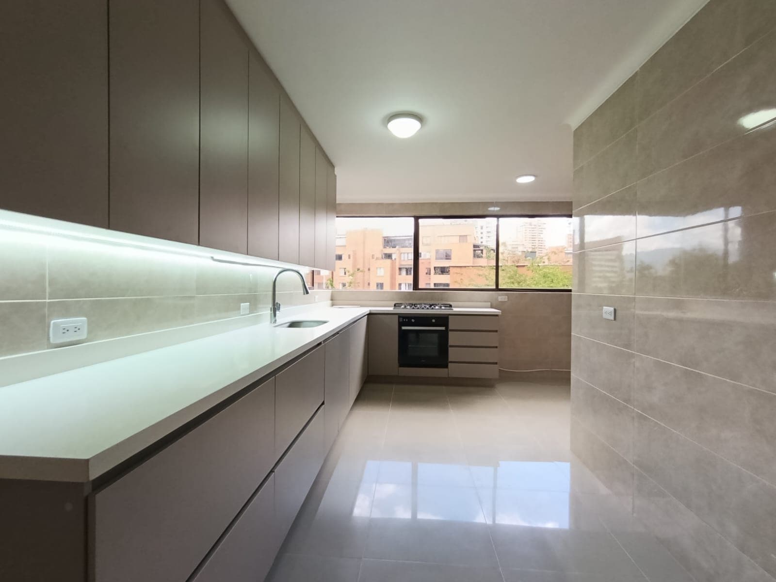 Apartamento en arriendo en Milla De Oro, El Poblado, Medellín — foto 5 de 20