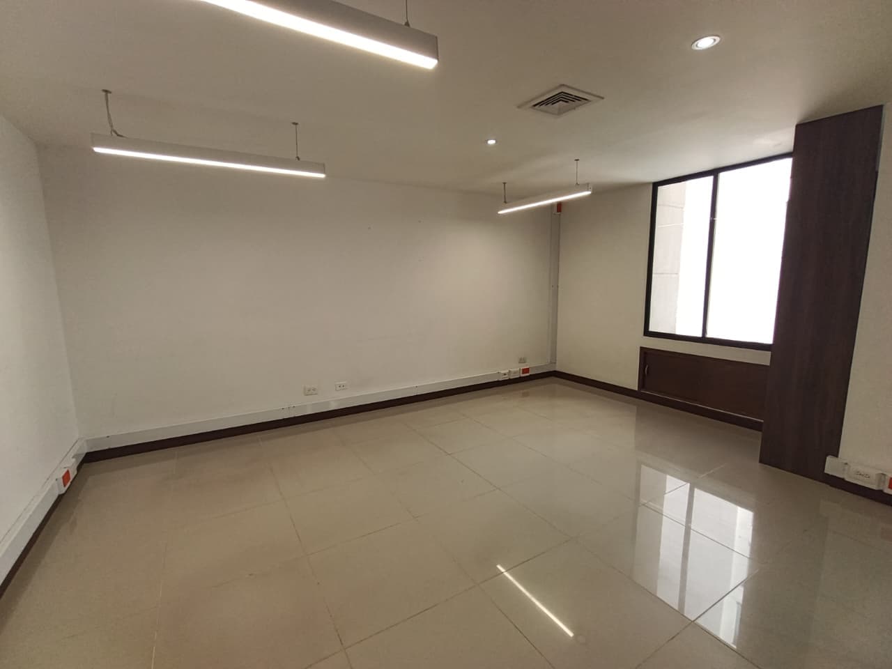Oficina en arriendo en Milla De Oro, El Poblado, Medellín — foto 4 de 12