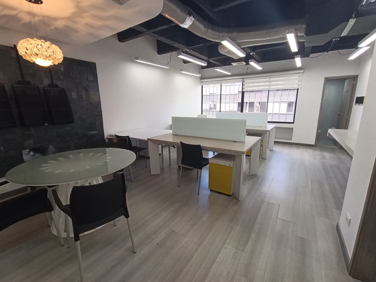 Oficina en arriendo en Milla De Oro, El Poblado, Medellín — foto 4 de 9