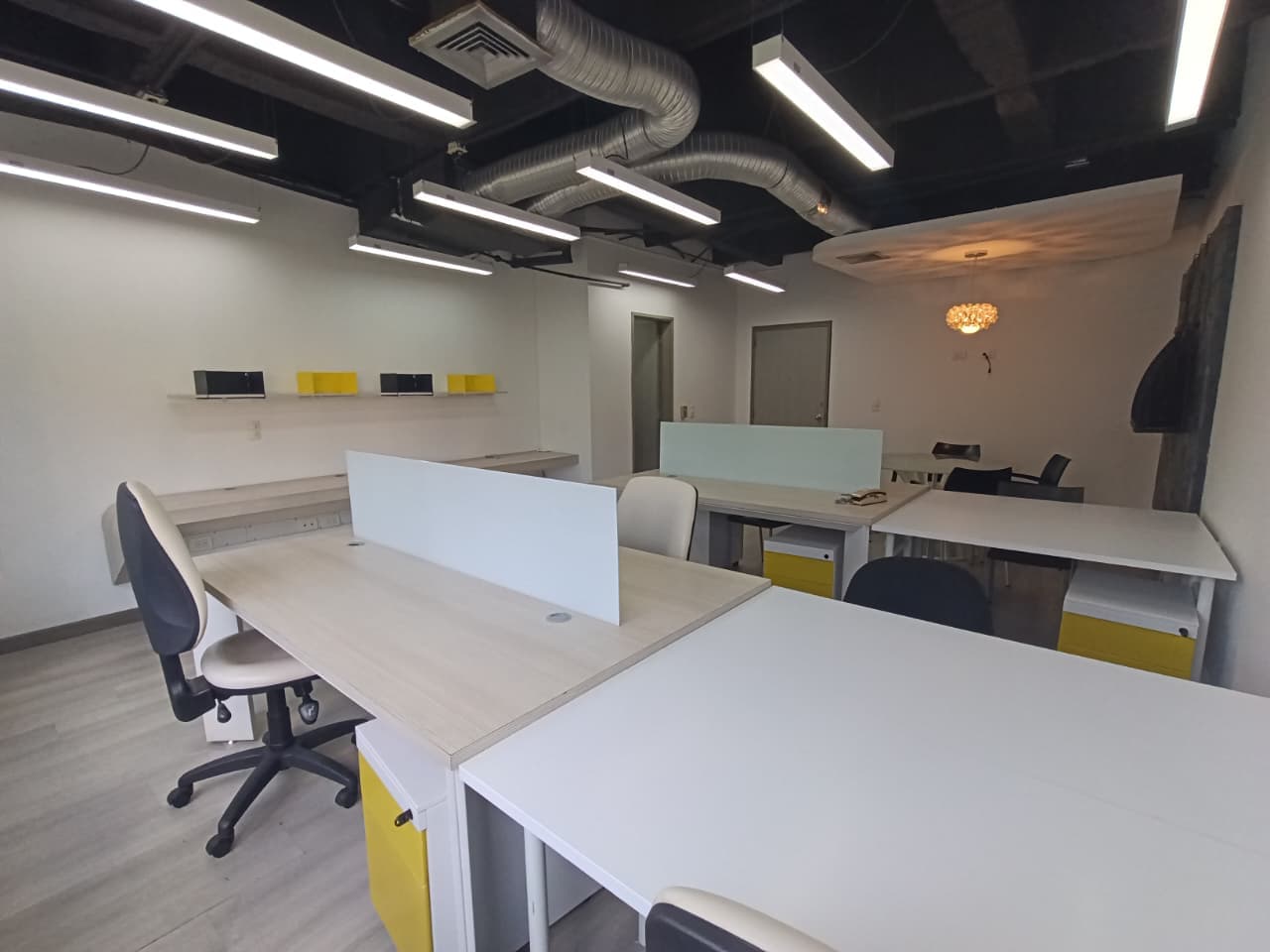 Oficina en arriendo en Milla De Oro, El Poblado, Medellín — foto 5 de 9