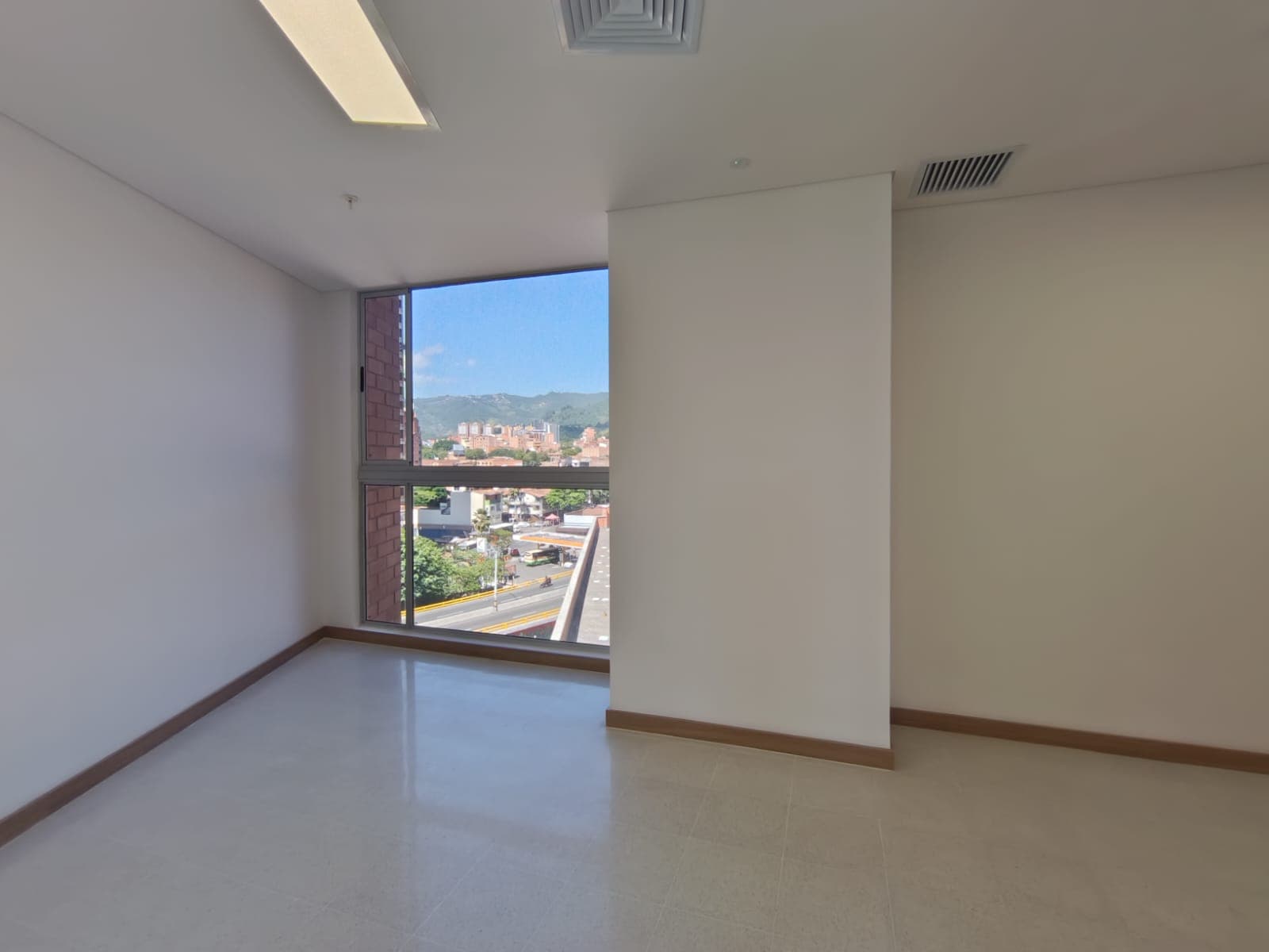 Consultorio en arriendo en El Velódromo, Laureles, Medellín — foto 2 de 11