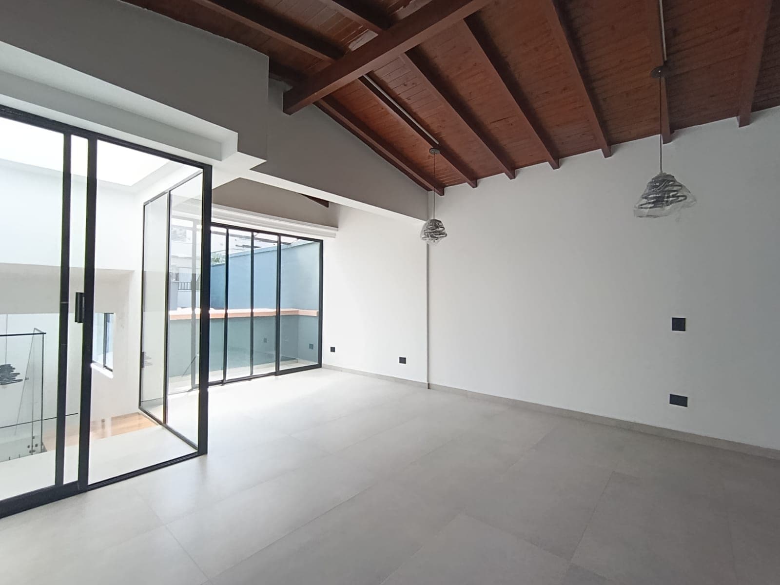 Casa Vivienda en arriendo en El Tesoro, El Poblado, Medellín — foto 4 de 16