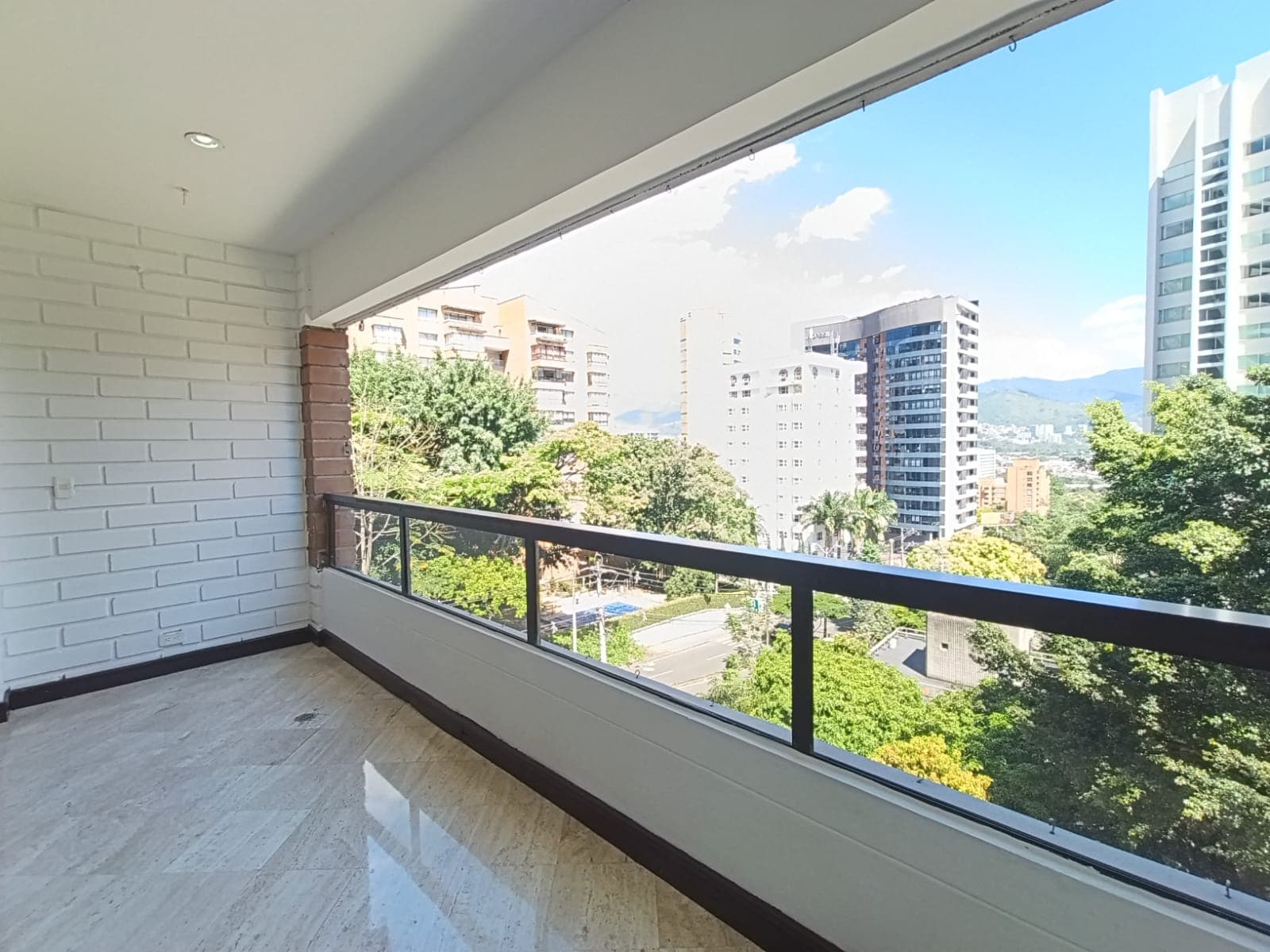 Apartamento en arriendo en Loma De Los Parra, El Poblado, Medellín — foto 1 de 20