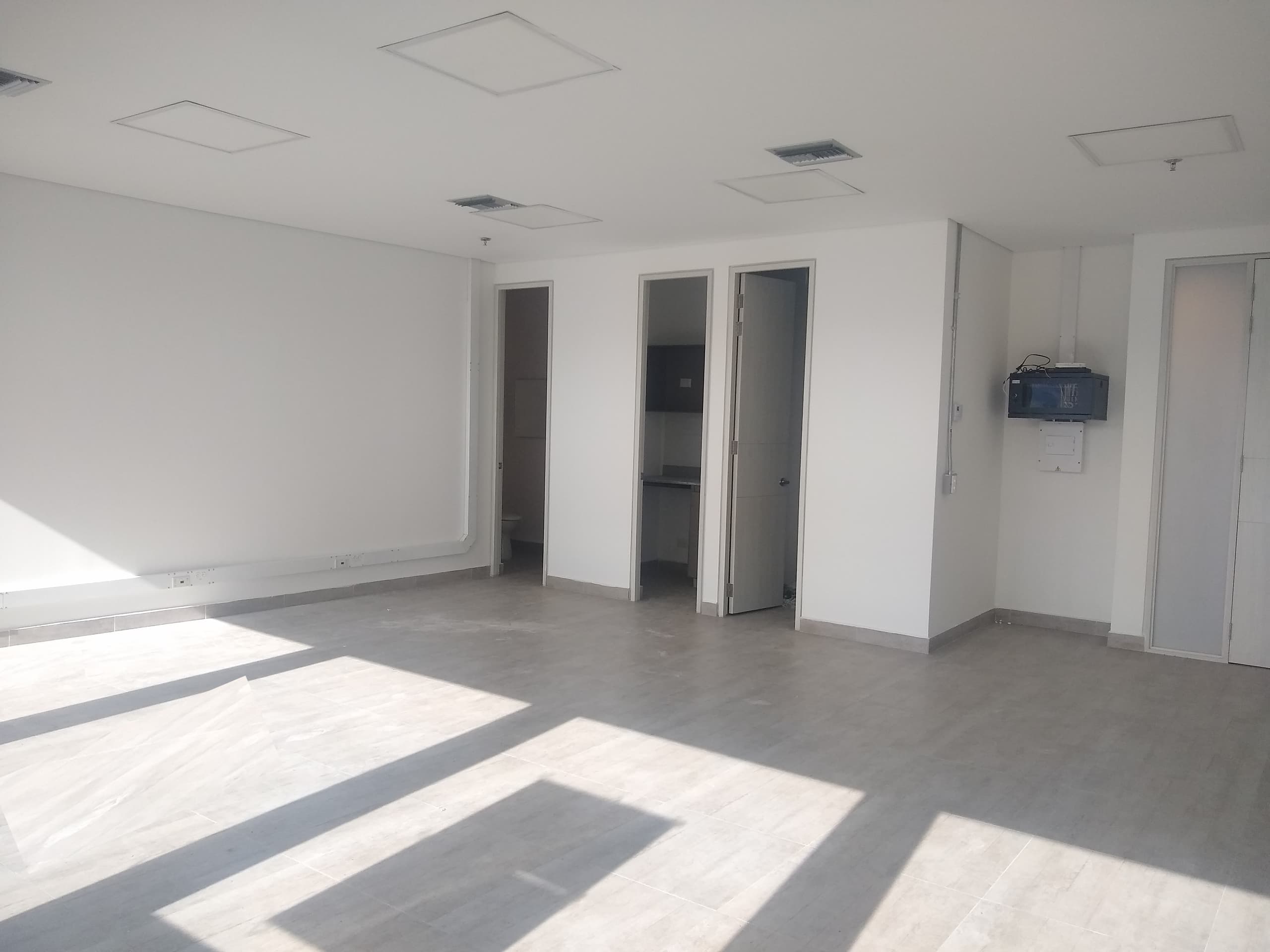 Oficina en arriendo en Aguacatala, El Poblado, Medellín — foto 2 de 13