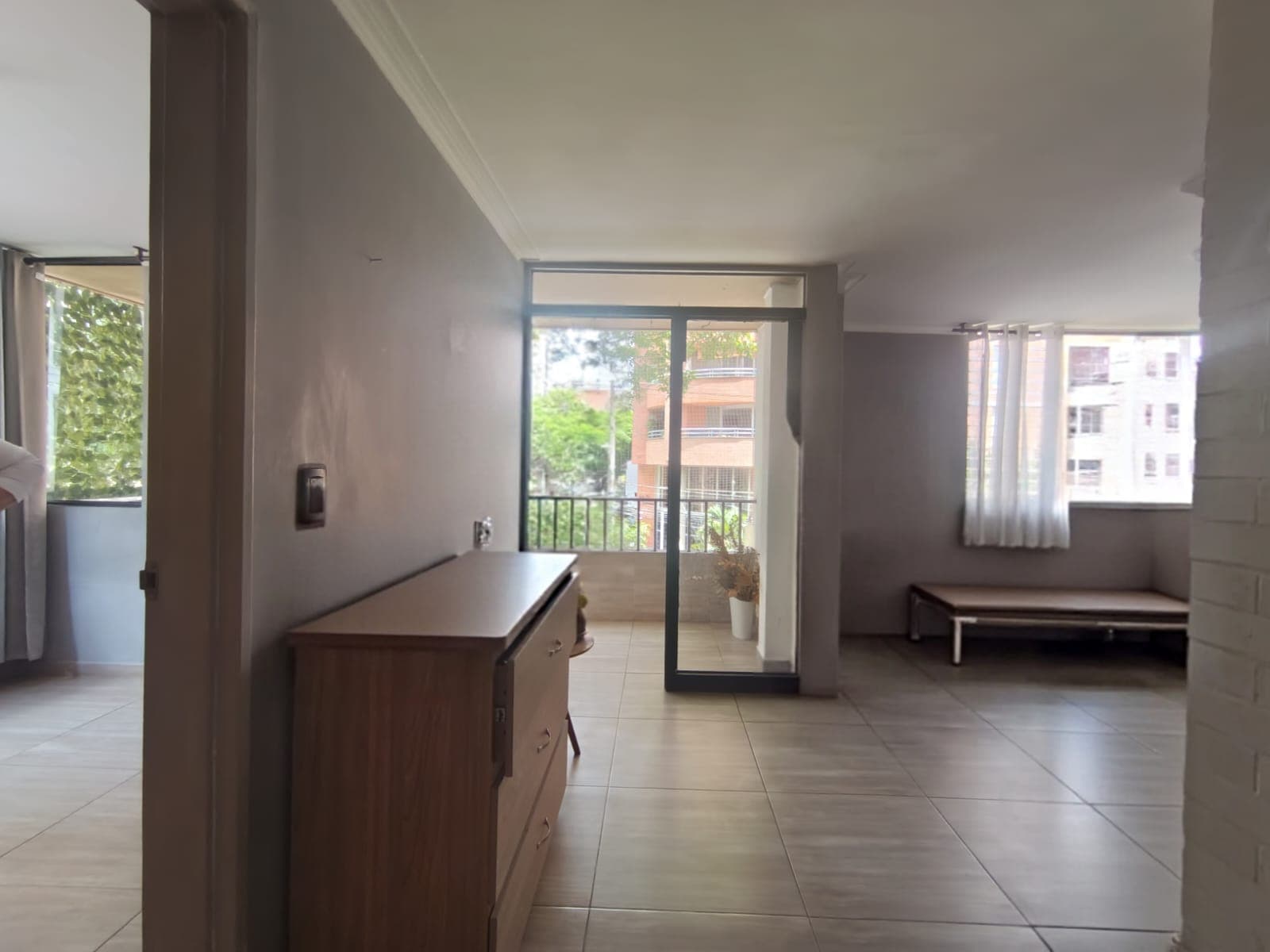 Apartaestudio en arriendo en Conquistadores, Laureles, Medellín — foto 5 de 8