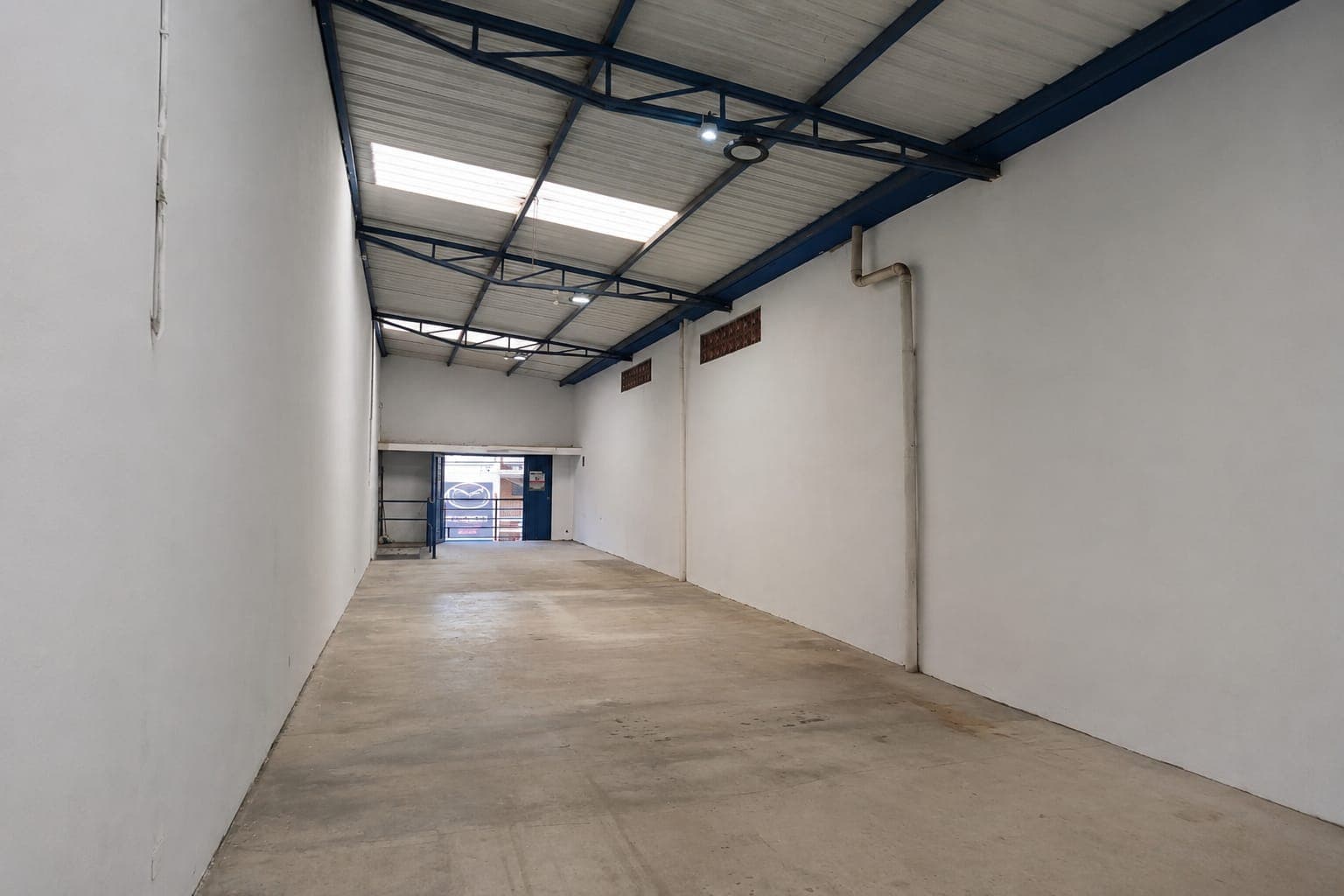 Bodega en arriendo en Naranjal, Laureles, Medellín — foto 1 de 6