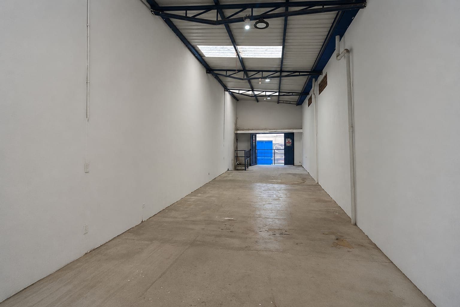 Bodega en arriendo en Naranjal, Laureles, Medellín — foto 2 de 6