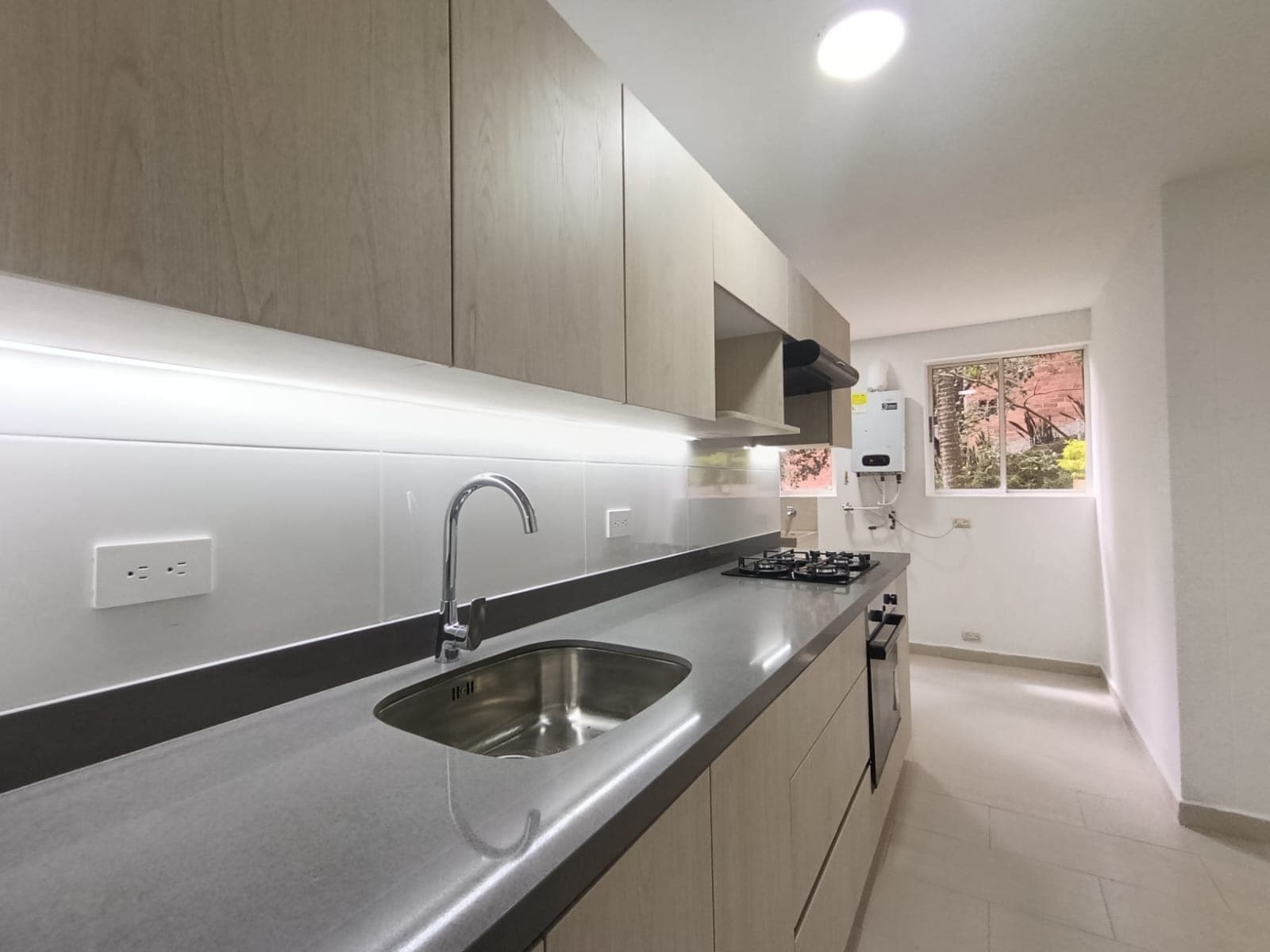 Apartamento en arriendo en Castropol, El Poblado, Medellín — foto 2 de 19