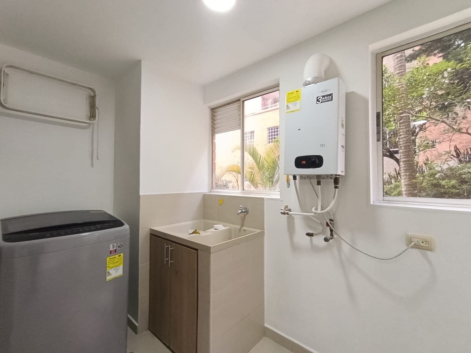 Apartamento en arriendo en Castropol, El Poblado, Medellín — foto 3 de 19
